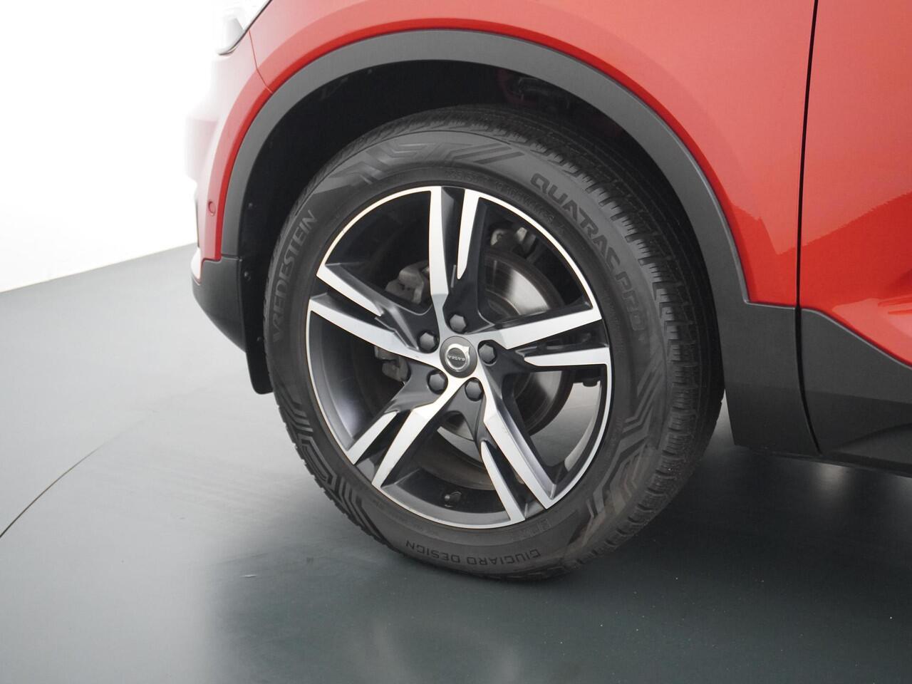 Volvo XC40 1.5 T3 R-Design Panoramadak/Trekhaak/360Camera etc.