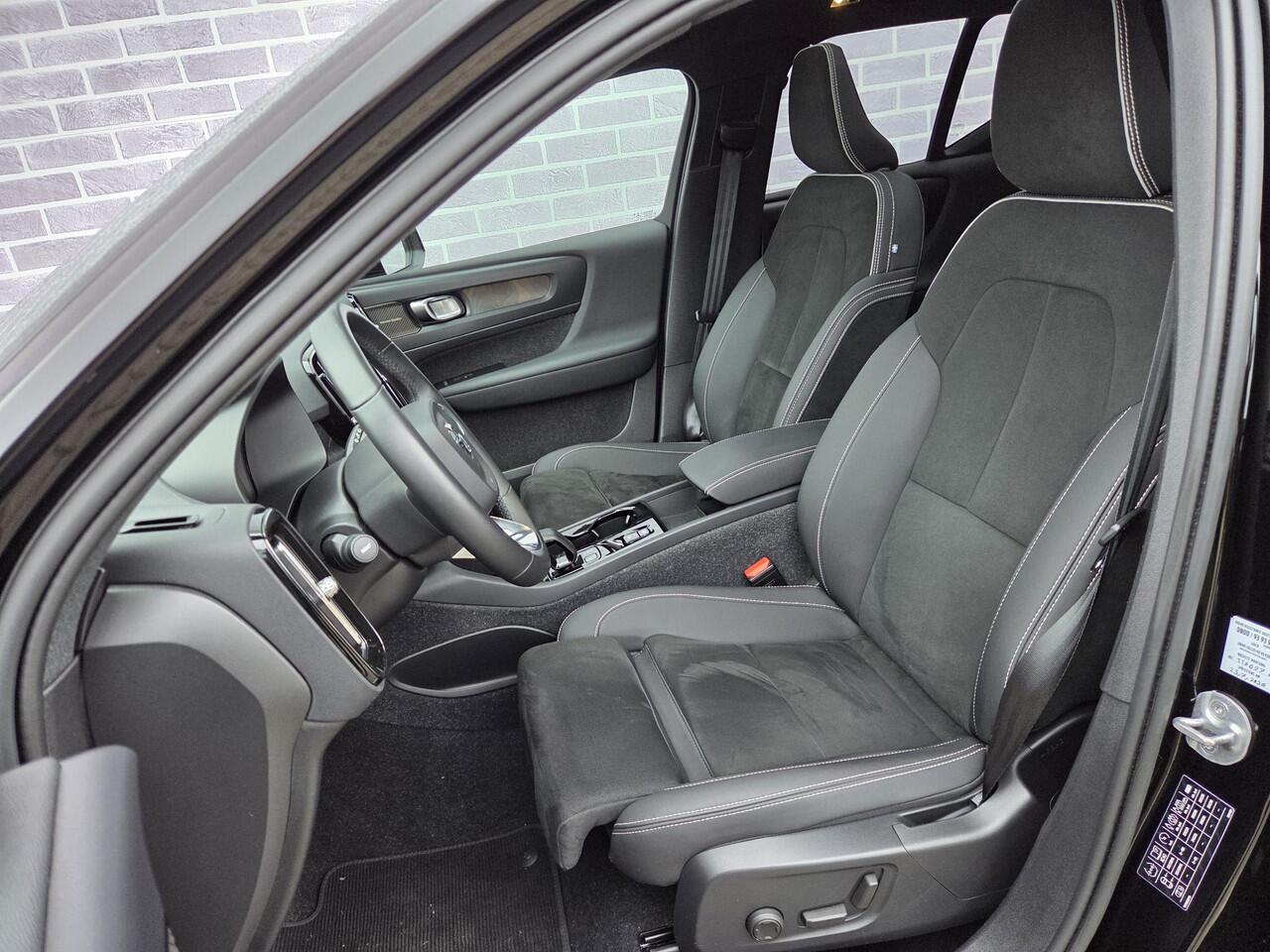 Volvo XC40 Plug-in hybrid T4 Ultimate Dark | Trekhaak | Panoramadak | 360° camera | Harman Kardon audio | Adaptive cruise control | Navigatie | Stoel- en stuurverwarming | Apple Carplay / Android Auto | Elektrische stoelverstelling |