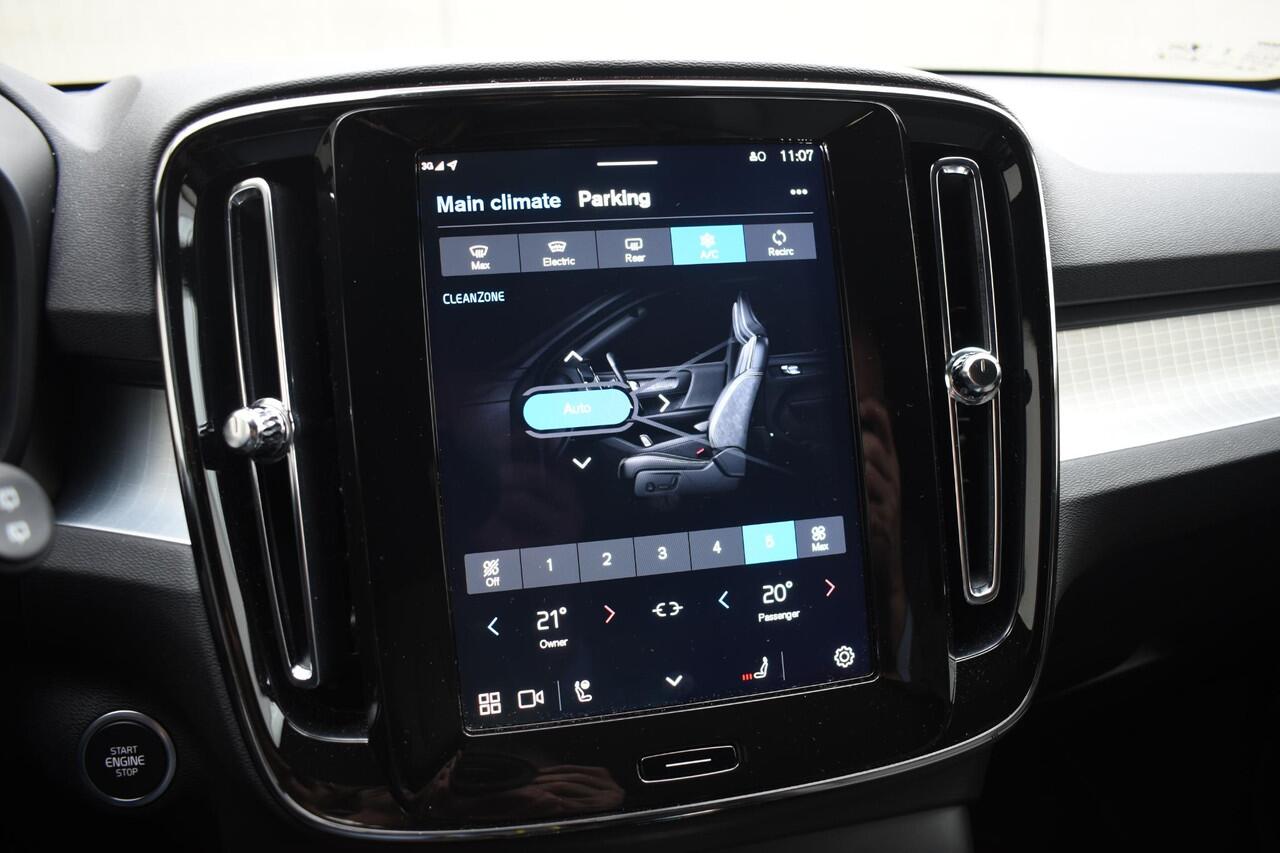 Volvo XC40 B4 211PK Automaat Plus Dark / Navigatie / Adaptive Cruise / Harman Kardon / Stuur- & Stoelverwarming / Elektrische achterklep / Achteruitrijcamera / Elektrische stoelverst. met geheugen