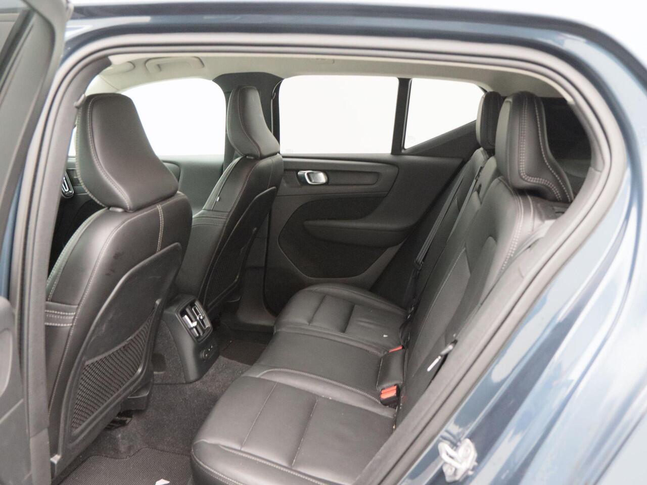 Volvo XC40 1.5 T5 Recharge Inscription 263 Pk | Harman/Kardon | Trekhaak Elektrisch | Stoel- & Stuurverwarming | Virtual Cockpit | Camera | LED | 19 Inch