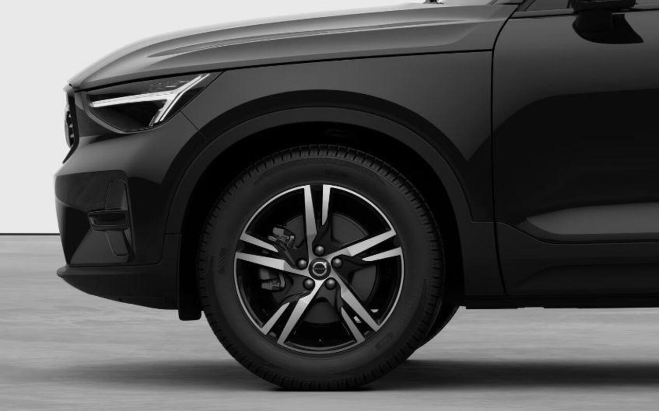 Volvo XC40 B4 211PK Automaat Plus Dark / Extra getint glas / Microtech/Nubuck / Camera achter