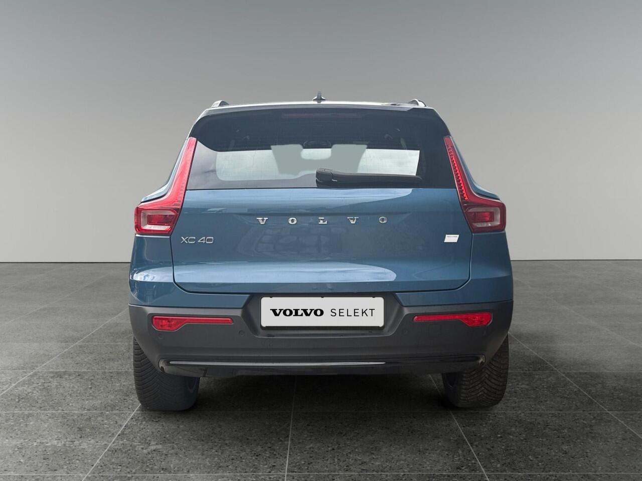 Volvo XC40 Single Motor Extended Range Plus 82 kWh | Trekhaak | Stoelverwarming | Keyless Entry | Achteruitrijcamera |