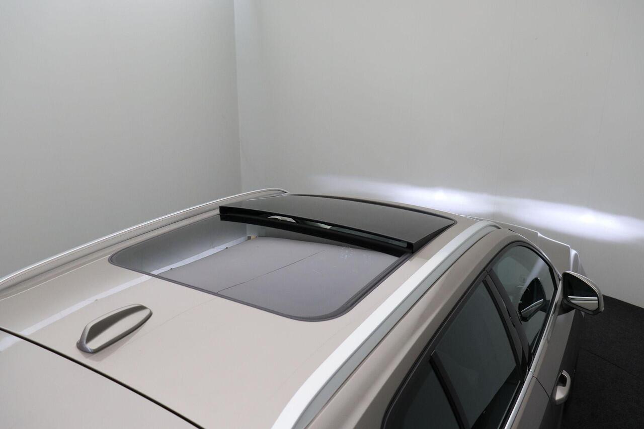 Volvo XC40 1.5 T4 Recharge Inscription 2022 Panoramadak | Carplay | Camera | Adaptive cruise | Memory | Stuurverwarming | Stoelverwarming | Bluetooth | Voorruit verwarming | PDC | Elektrische achterklep