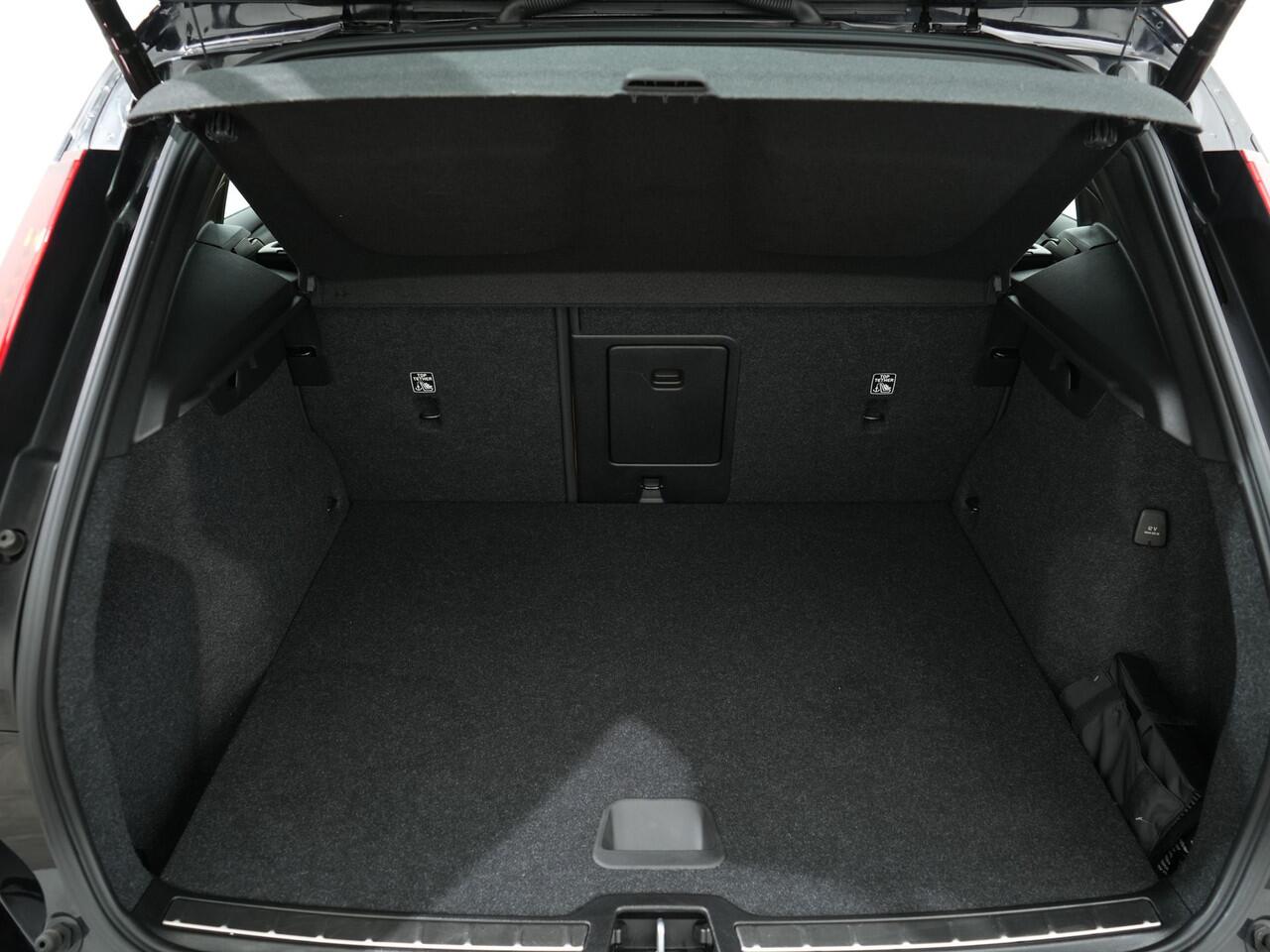 Volvo XC40 2.0 B4 198PK INSCRIPTION | Panoramadak | Trekhaak | Harman/Kardon