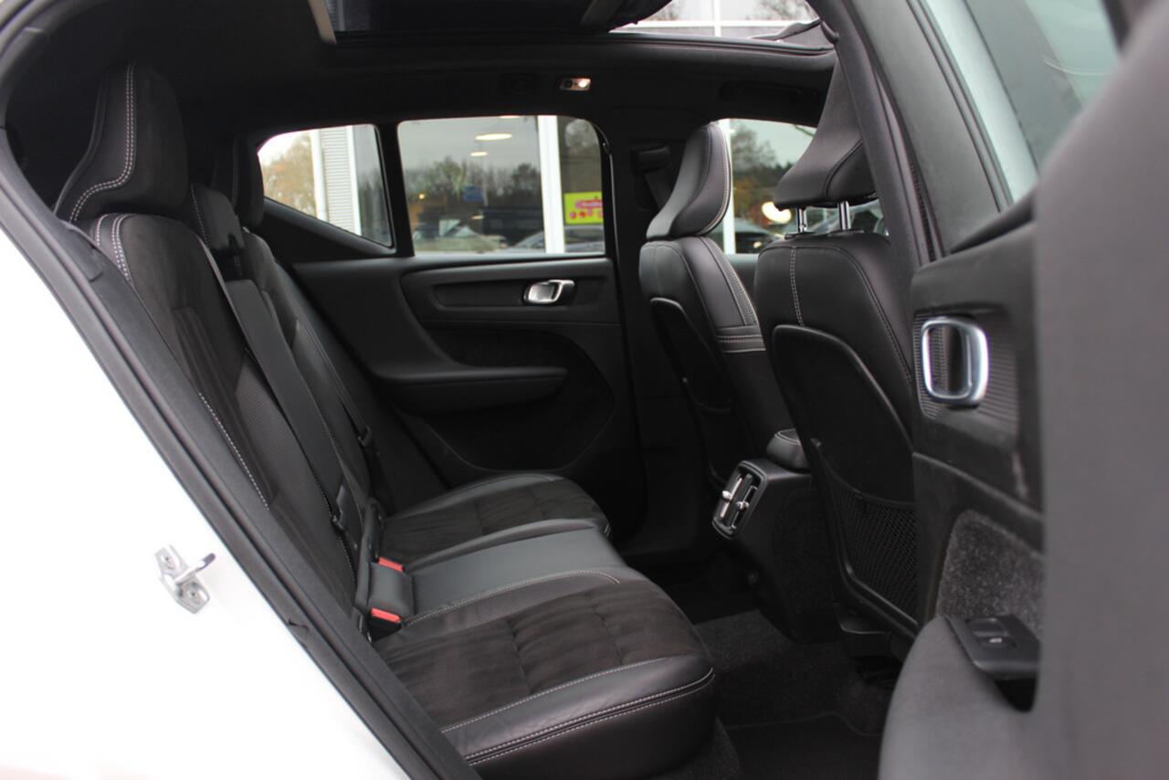 Volvo XC40 Recharge P8 AWD R-Design / SoH 92.1% / Trekhaak / Panoramadak / Camera / Keyless / Harman Kardon / 19'' / Half leder / Stuur+Stoelverwarming / DAB / Dodehoek / ACC