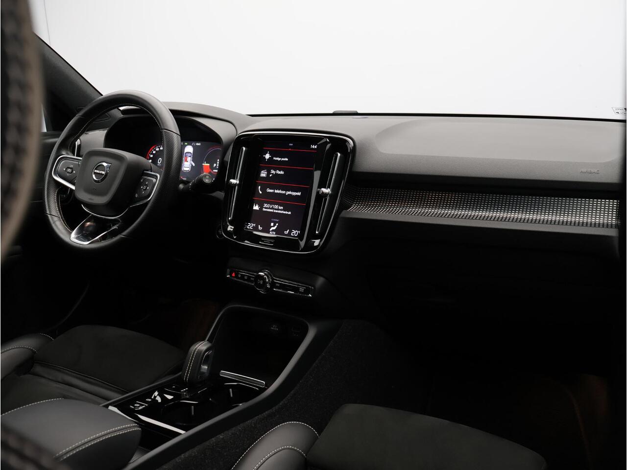 Volvo XC40 T5 Recharge R-Design / Trekhaak / Adapt. cruise / Keyless / Stoel+stuur+achterbankverwarming