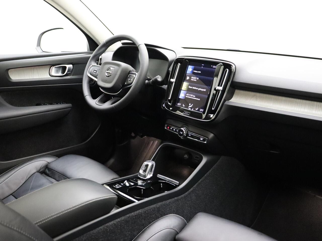 Volvo XC40 T4 211pk Inscription / Leder / BLIS / Adaptieve cruise / Stoel-Stuur verwarming / 19 inch / PDC camera.