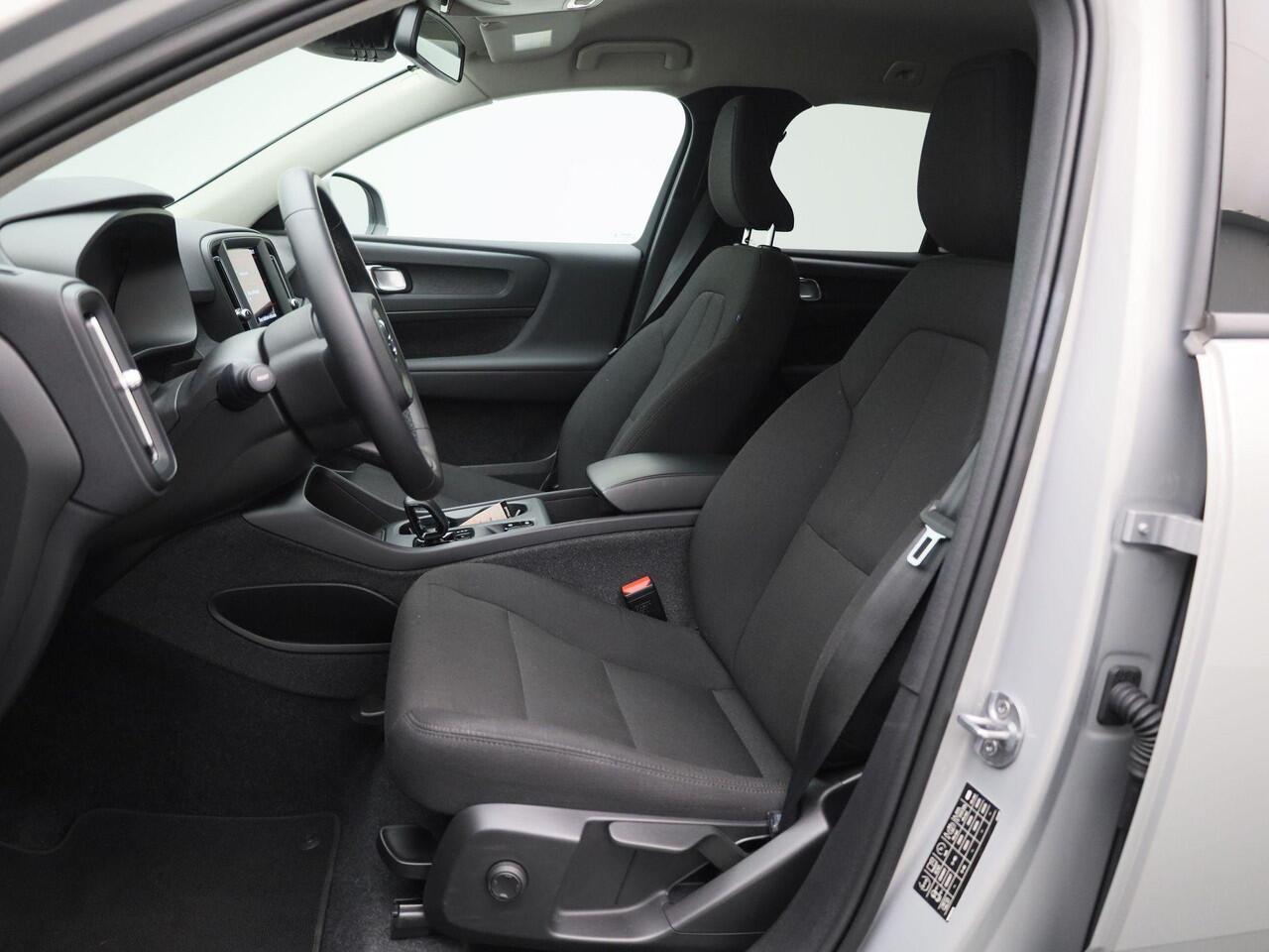 Volvo XC40 T2 Momentum Core | Navigatie | Camera | Apple Carplay/Android Auto