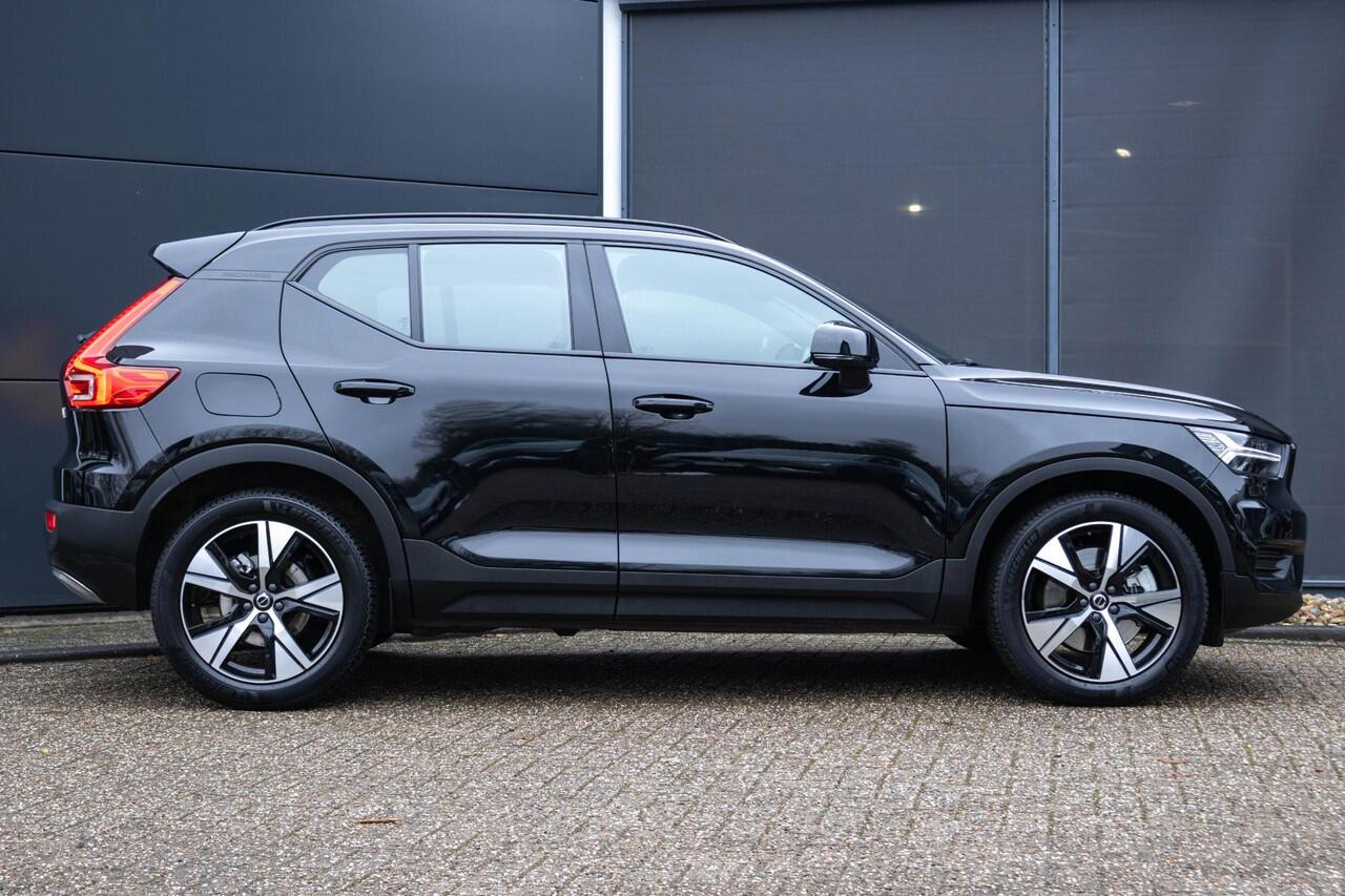 Volvo XC40 T4 Recharge R-Design | Fullmap Navigatie | All Season Banden | Elektrisch verstelbare voorstoelen | Parkeercamera | Adaptieve Cruise control | Verwarmbare voorstoelen en Stuurwiel |