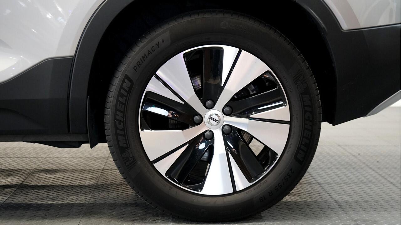 Volvo XC40 1.5 T5 Plug-in Hybrid 193kW/262pk DCT7 FACELIFT! Plus Bright CLIMA + CRUISE + FULL LED HIGH BEAM + NAVI SENSUS + LANE ASSIST + SPORTSTOELEN + KEYLESS ENTRY&GO + CAMERA + MISTLAMPEN VOOR + PARKSENSOREN + 18" LM-VELGEN!!