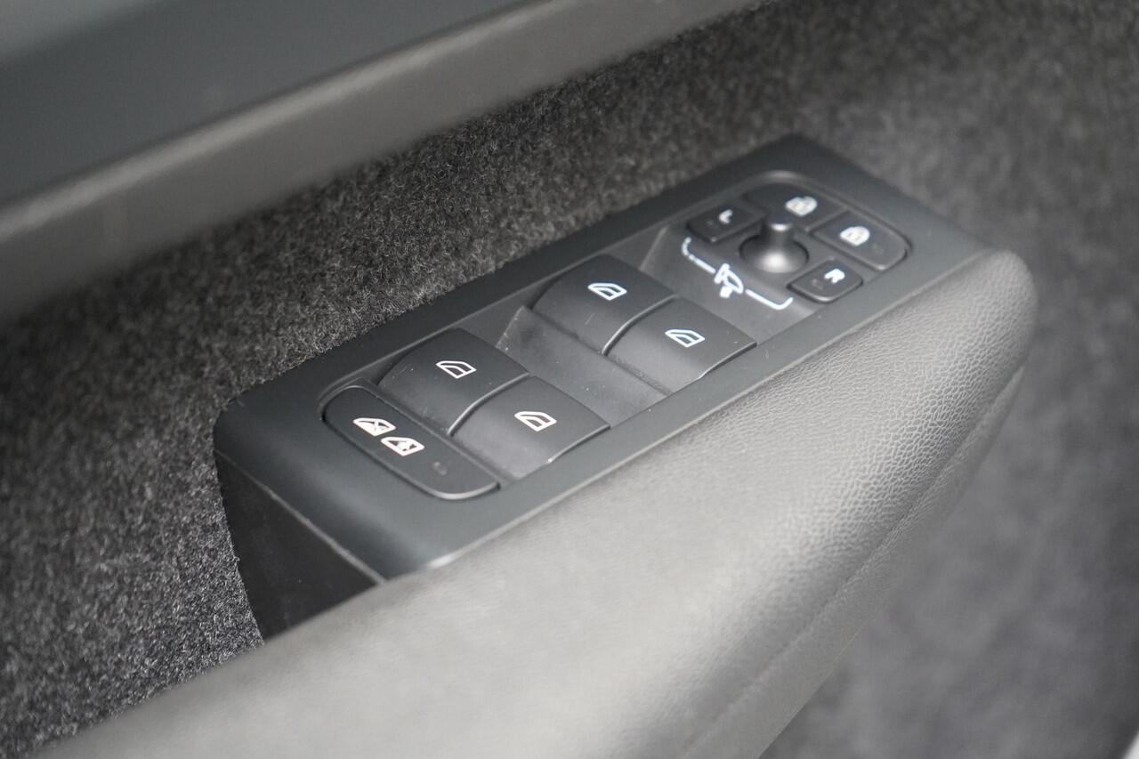 Volvo XC40 1.5 T5 263pk Plug-in hybrid Plus Bright | Memory | Navigatie | Stoelverwarming voor- en achter | Achteruitrijcamera