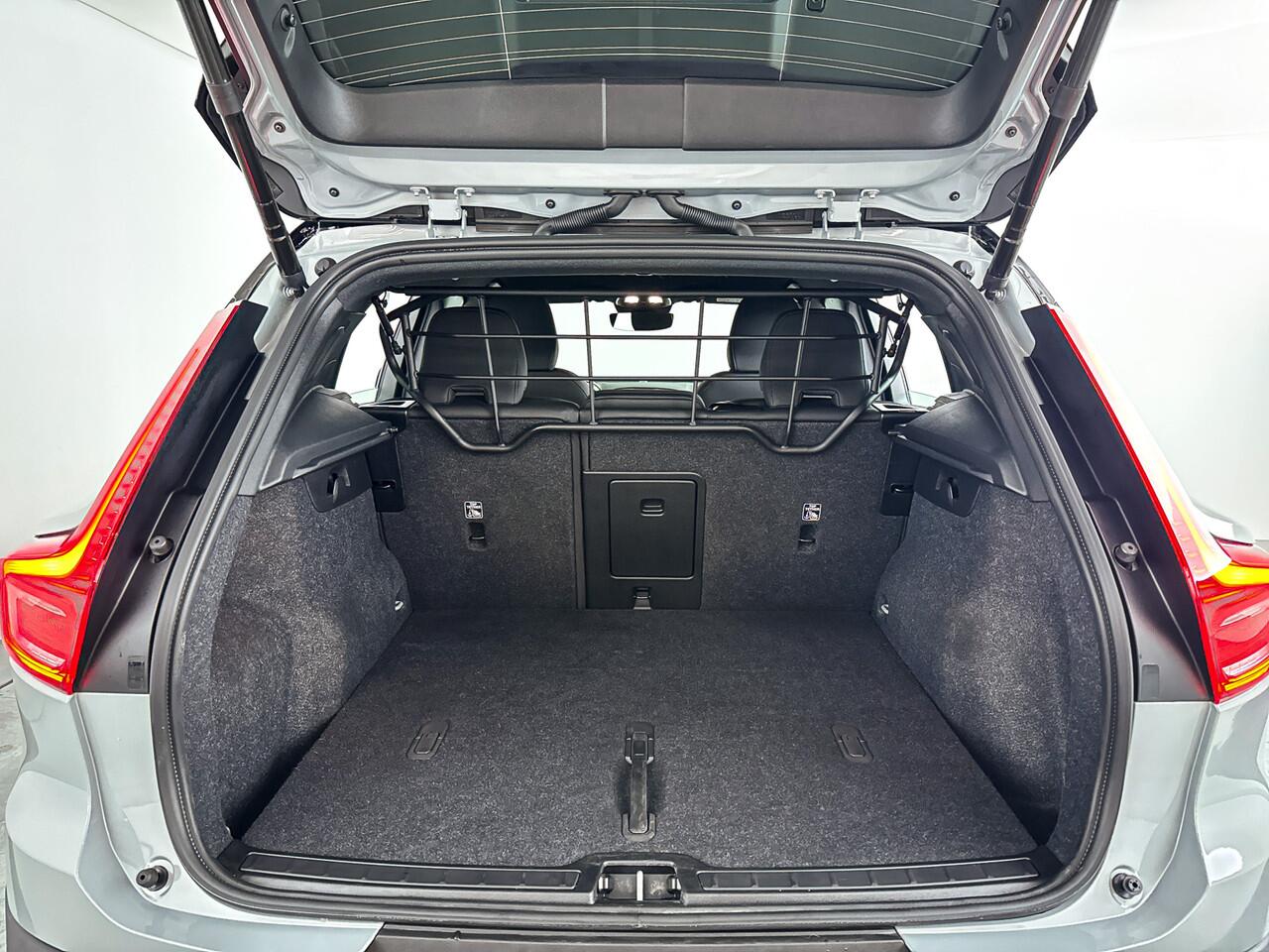 Volvo XC40 Single Motor Plus 69 kWh | Stoel- en stuurverwarming | Parkeercamera