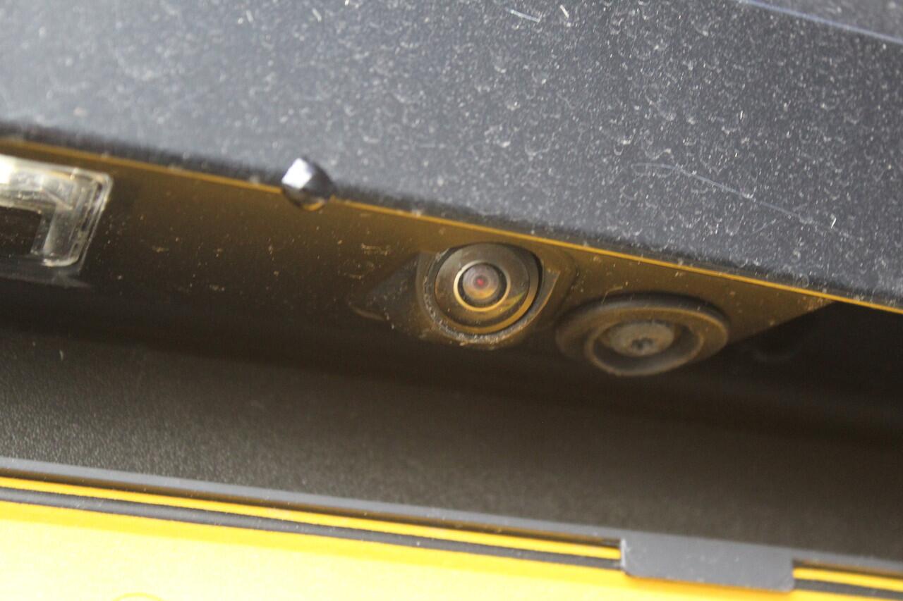 Volvo XC40 1.5 T4 Recharge R-Design | Incl. 12 maanden garantie | Harman/Kardon audio | Schuif/kantel dak | Apple carplay/Android auto | Stuurwiel verwarming | Voorstoelen verwarmd | DAB | Navigatie | Lichtmetalen velgen | Climate control | Zwart dakhemel