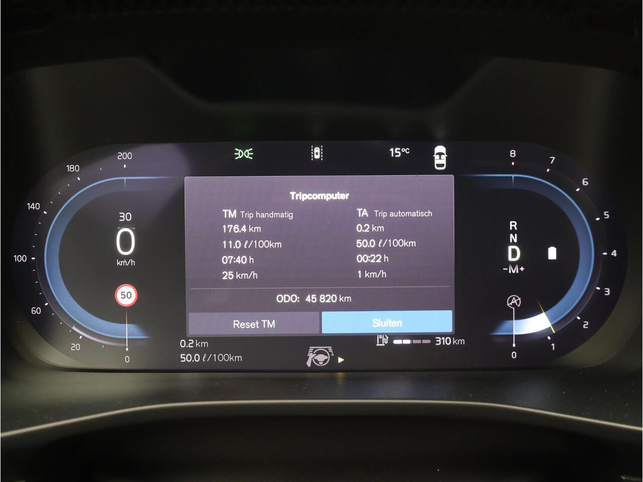 Volvo XC40 2.0 B4 Plus Dark Automaat / Trekhaak / Harman Kardon / All-Season Banden / Voorraam verwarmd