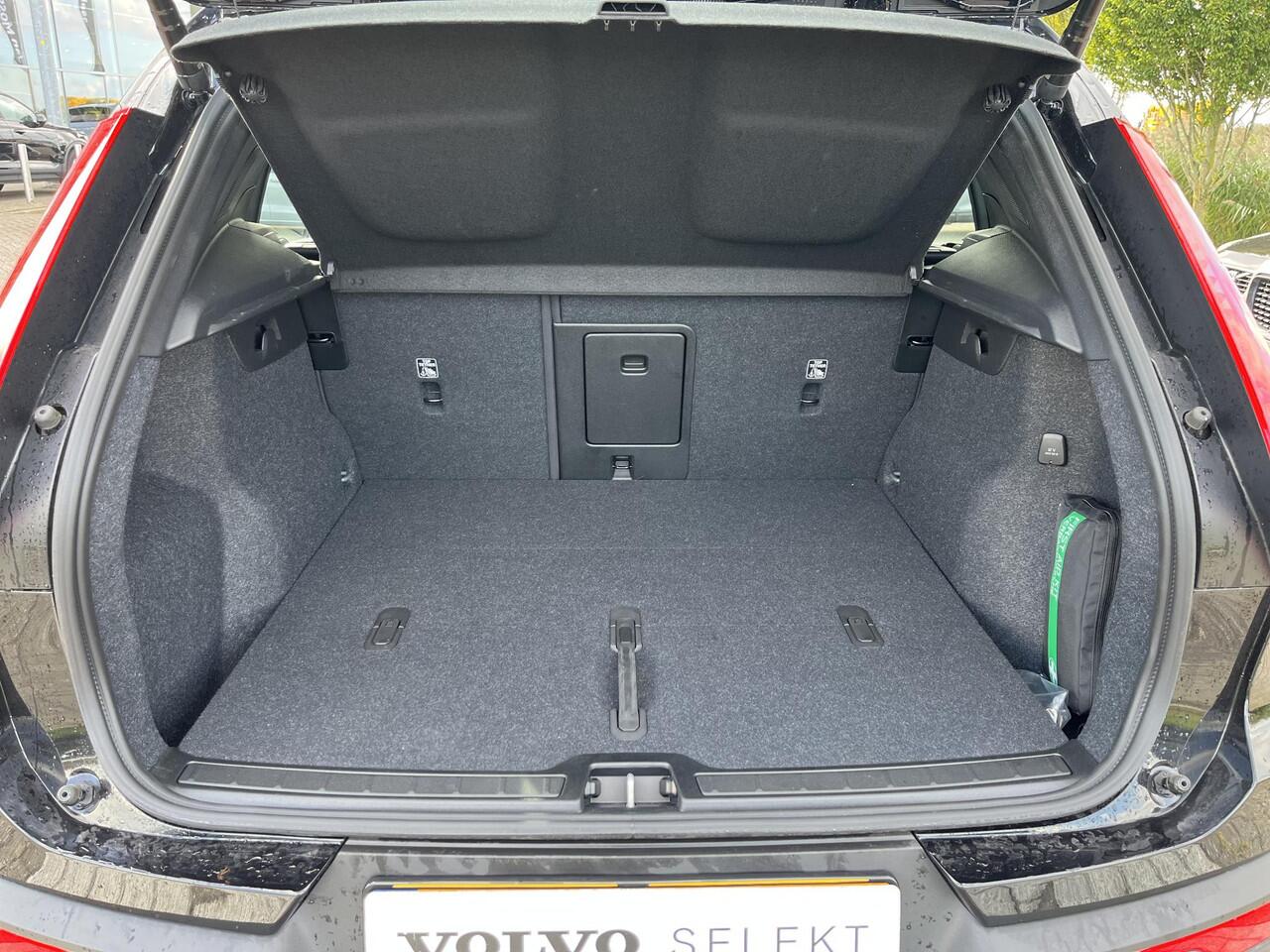 Volvo XC40 B4 Plus Dark | Harman/Kardon | Memoryseats | Keyless Entry | Trekhaak |