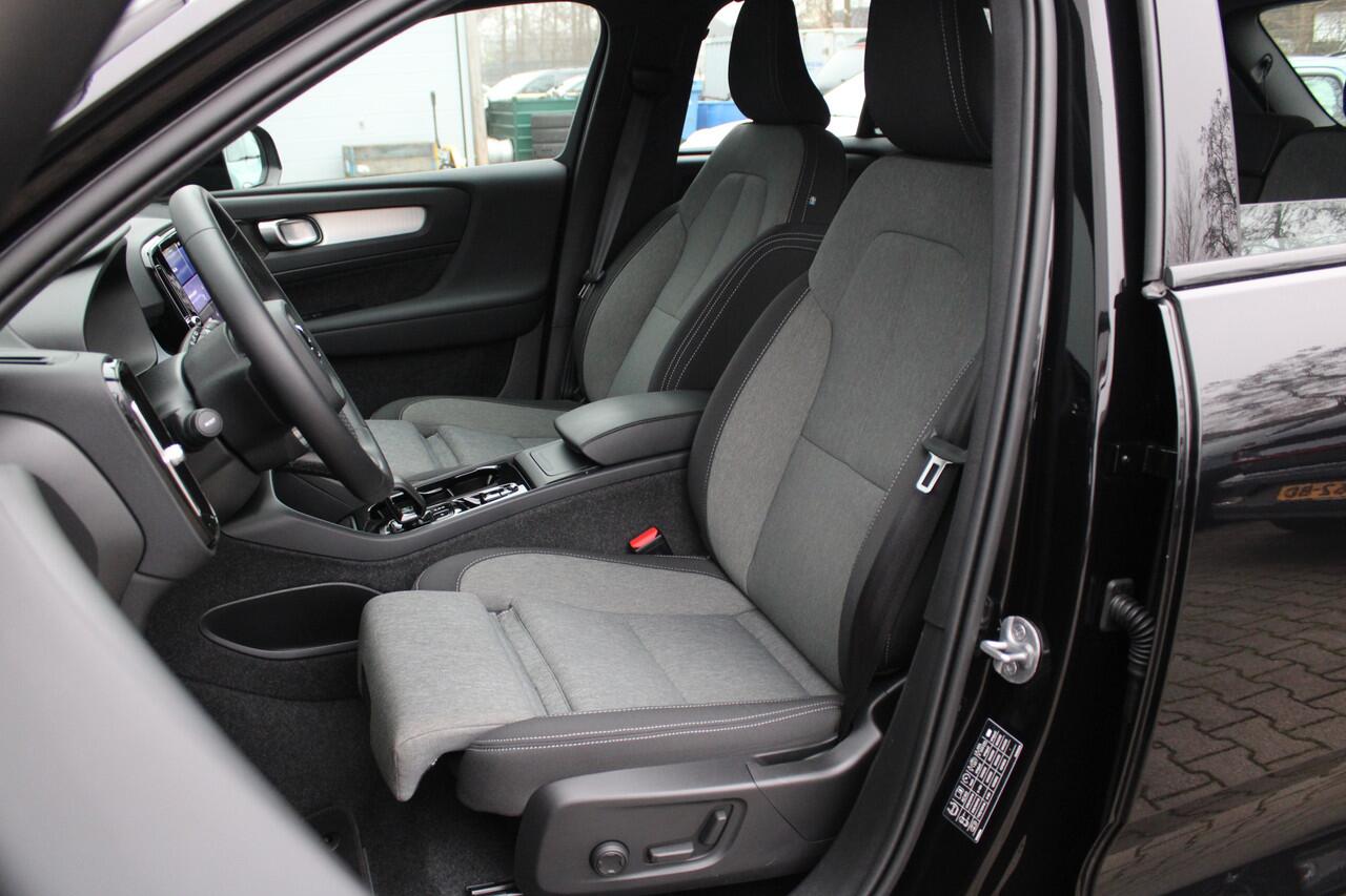 Volvo XC40 B4 Plus Dark | Trekhaak | Stoelverwarming | Premium Audio