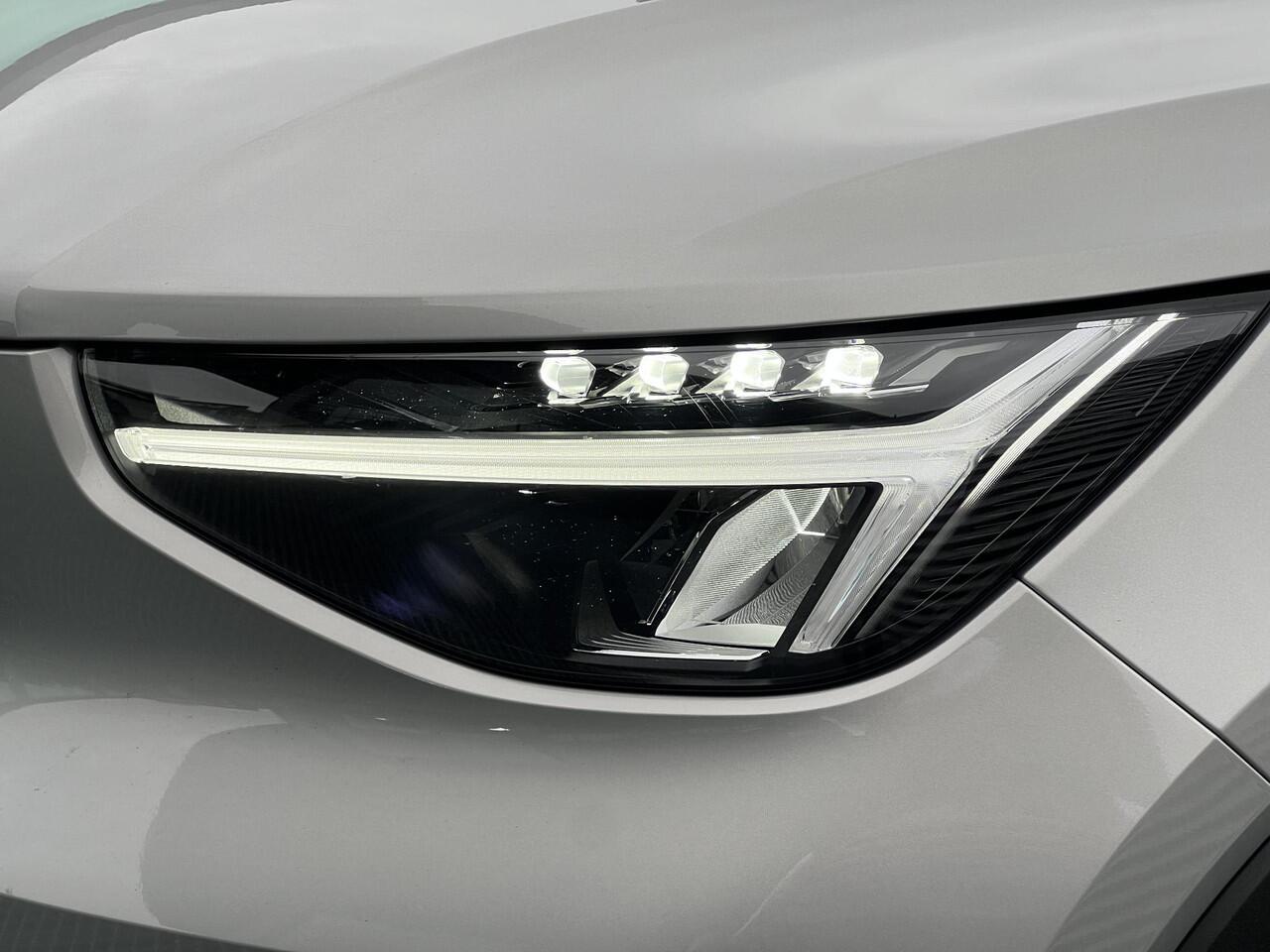 Volvo XC40 2.0 B4 Plus Dark Mild hybrid, Automaat, Trekhaak semi elektrisch wegklapbaar, Stoelverwarming, Stuurverwarming, Verwarmde voorruit, Noodreservewiel