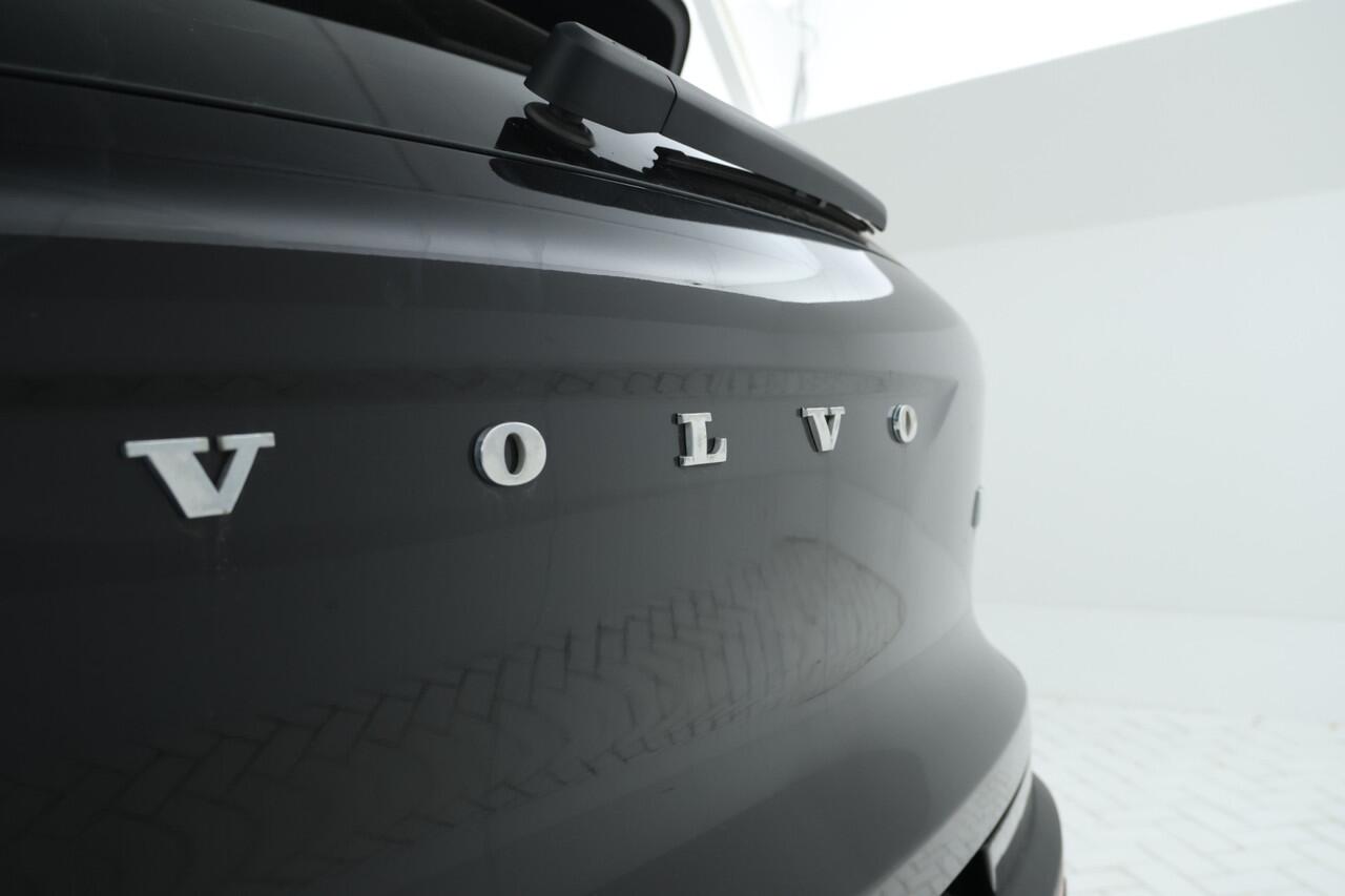 Volvo XC40 1.5 T5 Twin Engine R-Design Navigatie, Apple carplay, climate,