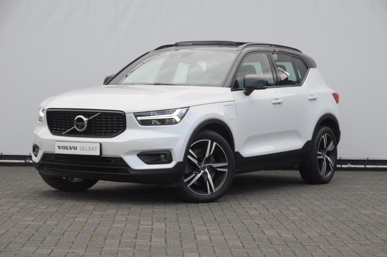 Volvo XC40 T5 262PK Automaat Recharge R-Design / BLIS / Stoel - en stuurwielverwarming / Leder met alcantara interieur / Parkeersensoren met 360 camera / Keyless entry / Elektrische stoelen met geheugen / Panoramadak / Harman kardon