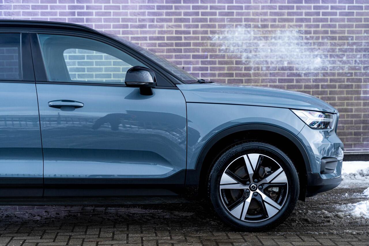 Volvo XC40 Recharge P8 AWD R-Design | Schuif-/Kanteldak | Stoel-/Stuurverwarming | Getint glas | Dodehoekdetectie | Adaptive Cruise Control | Parkeercamera | Keyless entry |