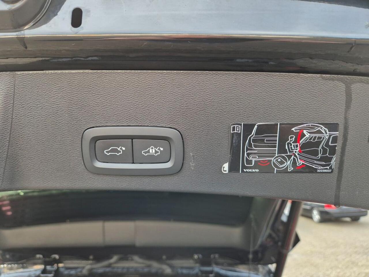 Volvo XC40 1.5 T4 Recharge Inscription Expression LED Camera Stoelverwarming Stuurverwarming 18 Inch