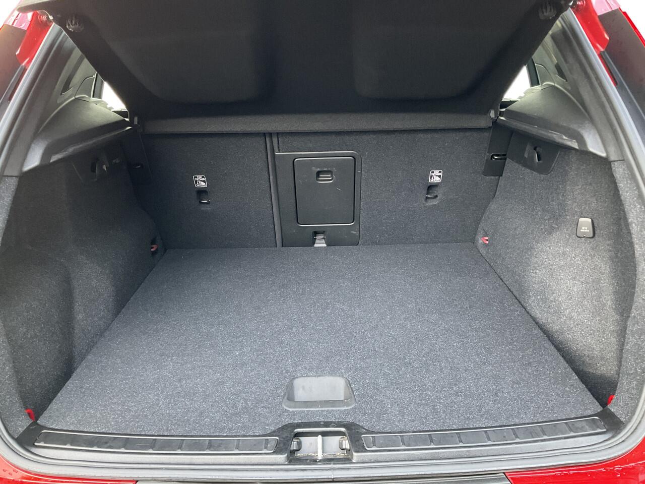 Volvo XC40 1.5 T4 Recharge Inscription PHEV Nav/Cruise Carplay Elek.Klep Plug-in!