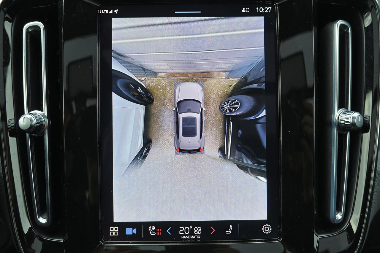 Volvo XC40 Twin Ultimate 78 kWh - Panorama/schuifdak - IntelliSafe Assist & Surround - 360º Camera - Harman/Kardon audio - Verwarmde voorstoelen & stuur - Parkeersensoren voor & achter - Elektr. bedienb. voorstoelen met geheugen links - Draadloze tel. lader - Warmte