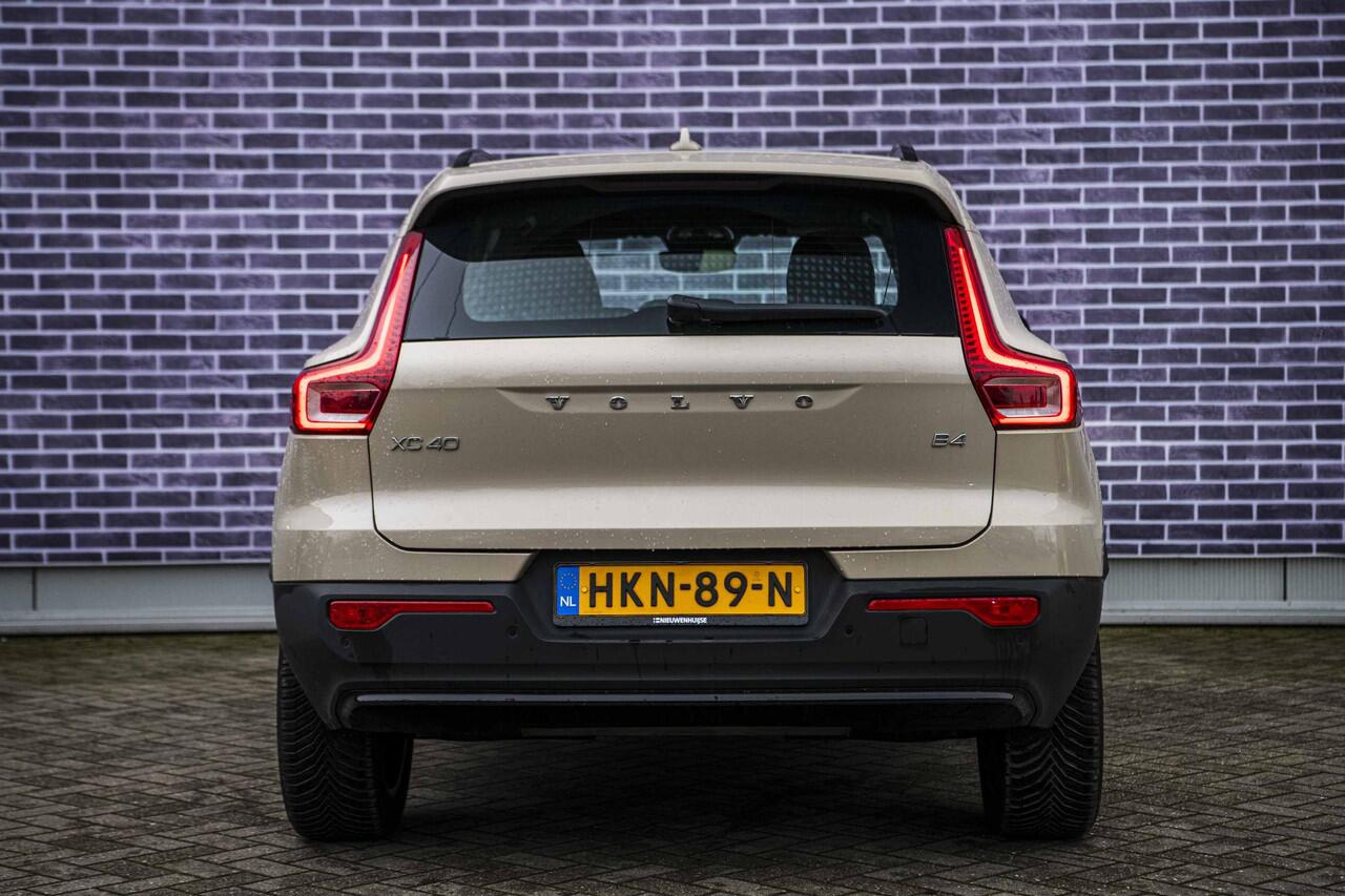Volvo XC40 2.0 B4 Plus Dark | Trekhaak | Adaptive Cruise Control | Dode hoek detectie BLIS | Harman/Kardon audio | Elektrische stoelverstelling | Stoel- en stuurverwarming | Verwarmde Voorruit |