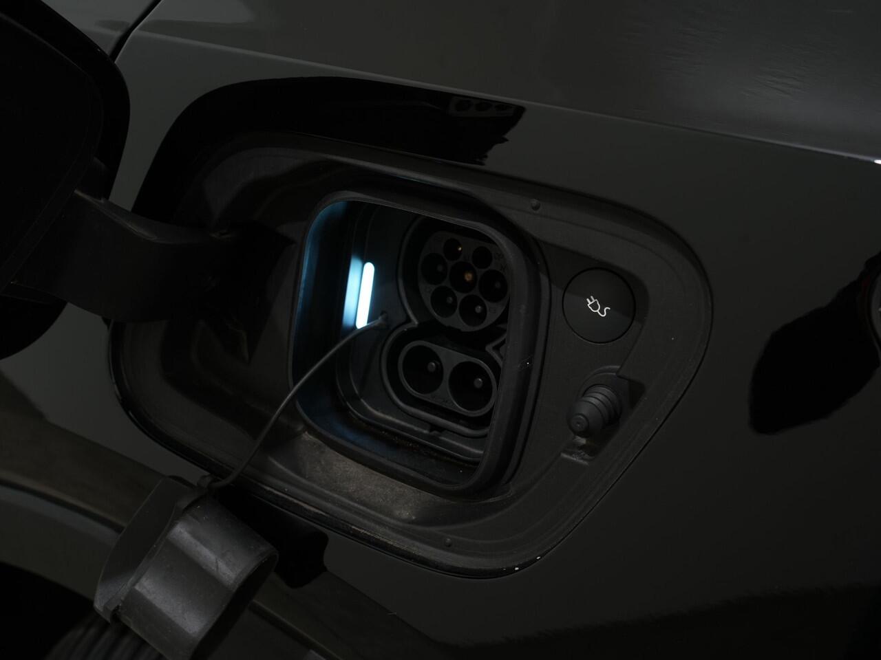 Volvo XC40 RECHARGE 232PK PLUS 70 KWH 96,72% SOH | Pilot Assist | Stoel/Stuurverwarming | Camera