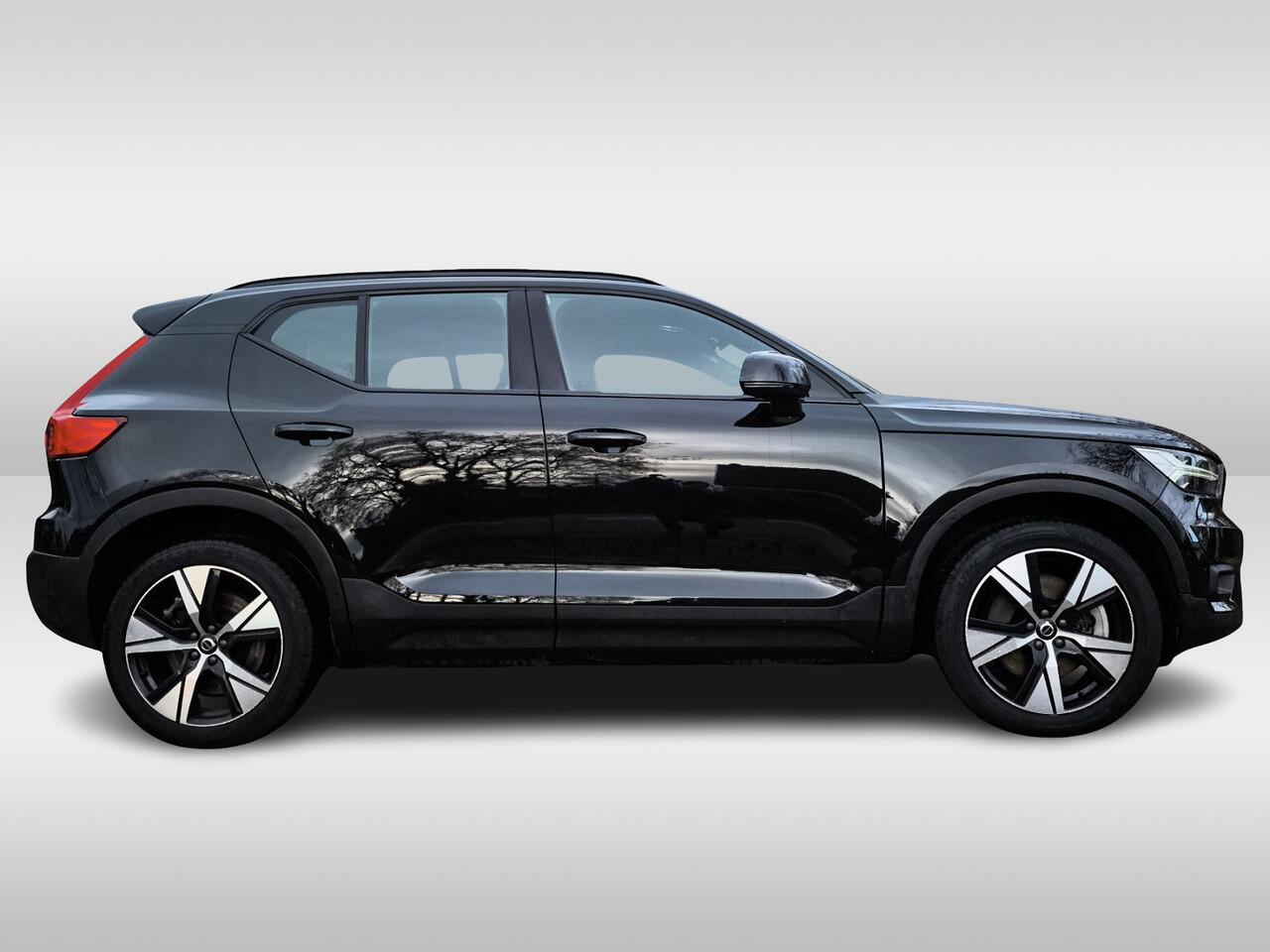 Volvo XC40 Recharge P8 AWD R-Design 3-Fase 1e-Eig. & Dealer-Onderh. BOVAG-Garantie. NL-Auto.