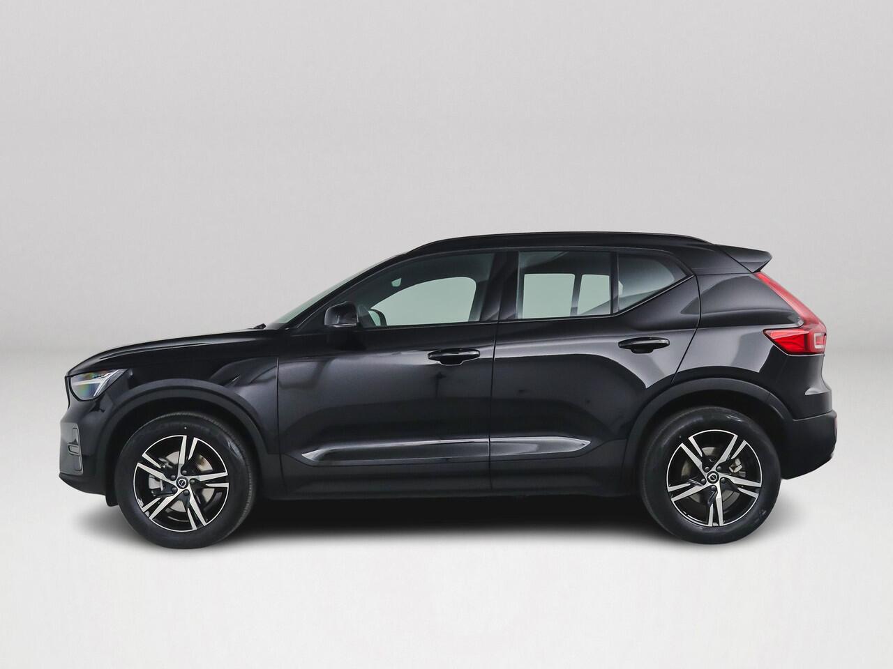 Volvo XC40 B4 Aut. Plus Dark | Harman Kardon | Stoel- en stuurverwarming | Parkeercamera | Trekhaak