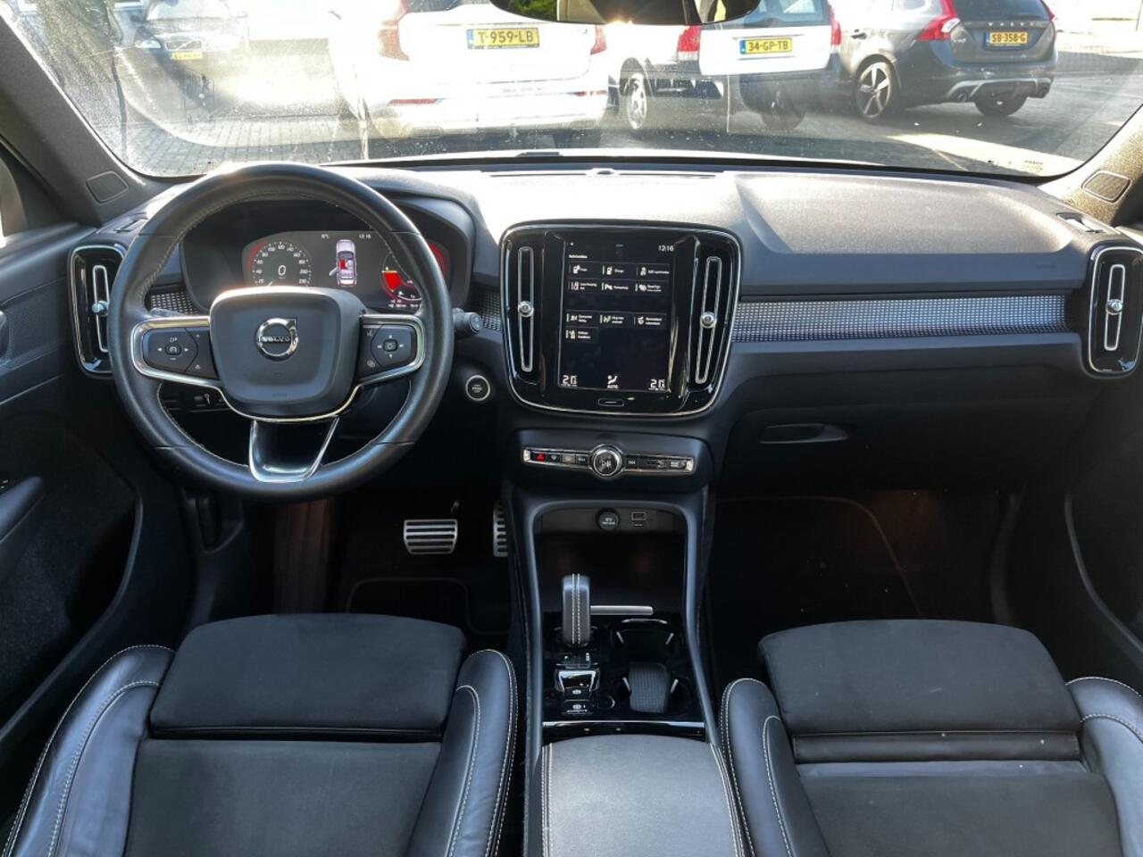 Volvo XC40 1.5 T5 R-design Expr. All-in prijs!