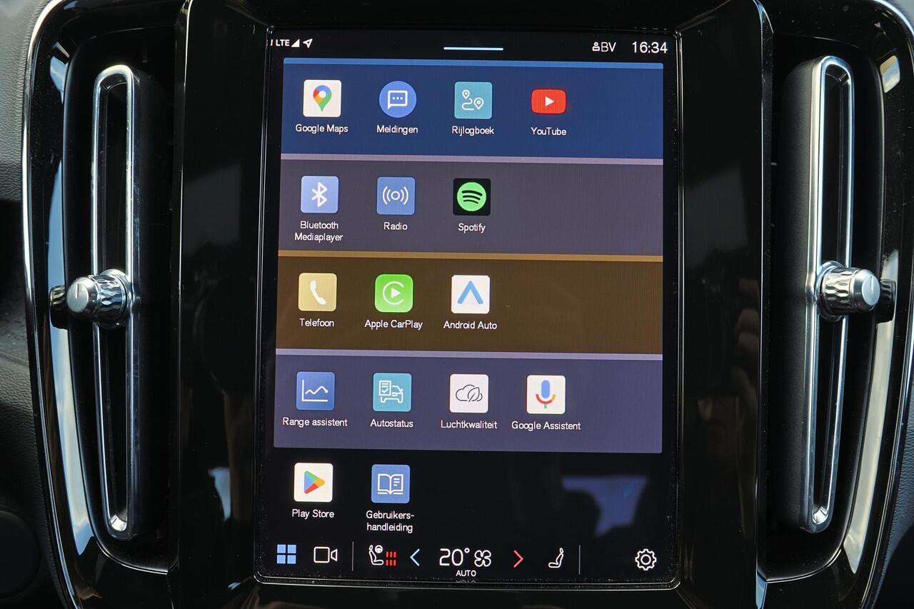 Volvo XC40 Extended Range Plus 82 kWh - IntelliSafe Assist & Surround - Parkeercamera achter - Verwarmde voorstoelen & stuur - Parkeersensoren voor & achter - Draadloze tel. lader - Warmtepomp - Extra getint glas - 19' LMV