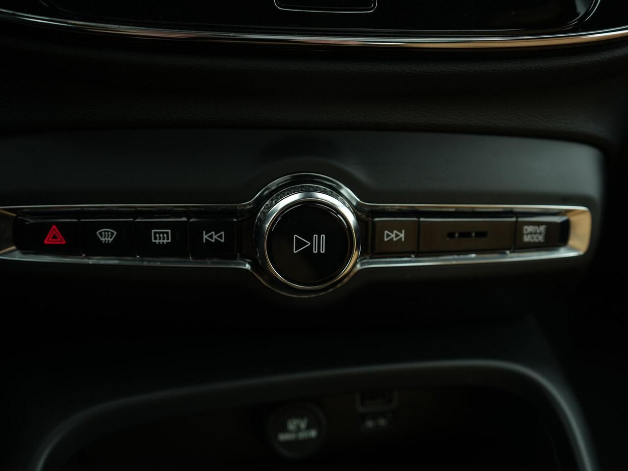 Volvo XC40 2.0 B4 198PK INSCRIPTION | Panoramadak | Trekhaak | Harman/Kardon