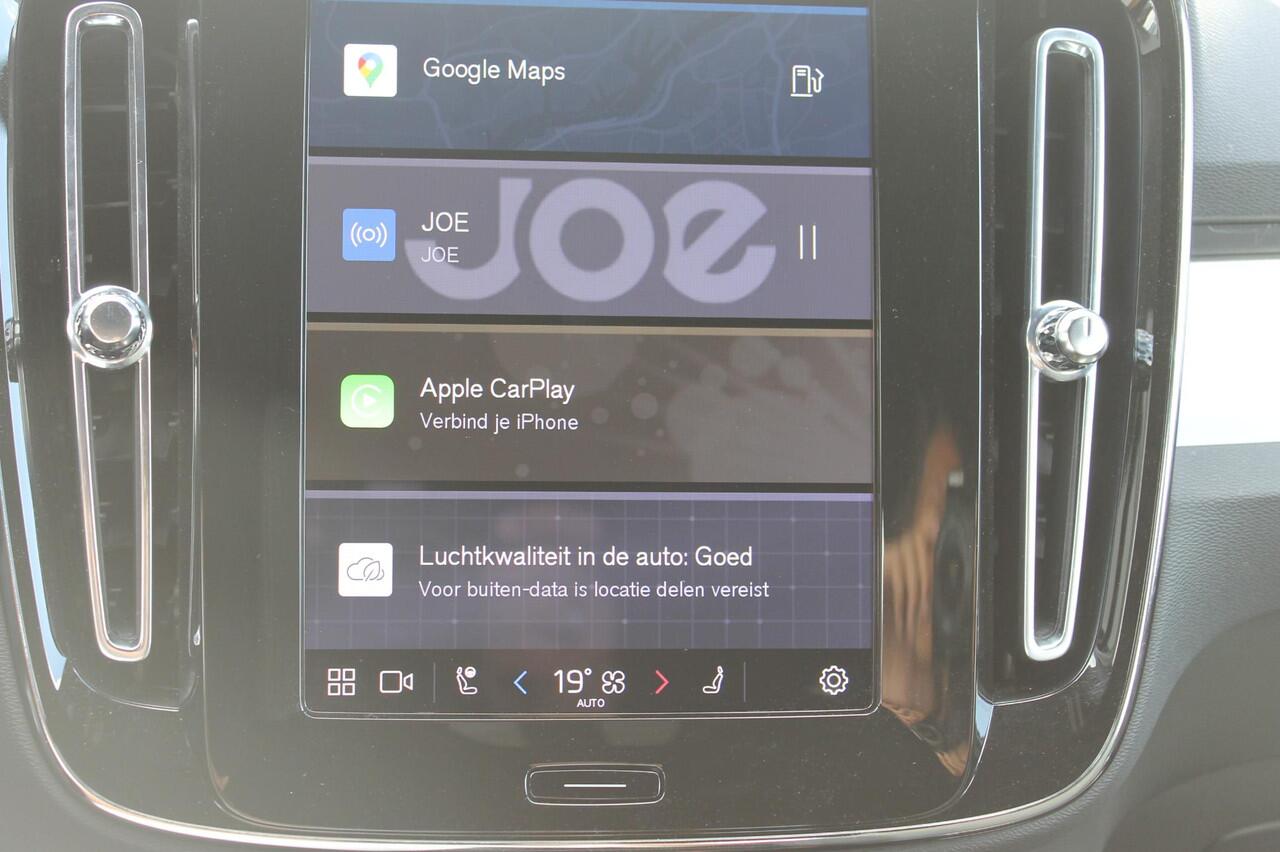 Volvo XC40 B4 211PK Automaat Plus Dark Google Infotainment / Semi elektrisch wegklapbare trekhaak / Verwarmbare voorruit / Harman Kardon Audio installatie / Elektrisch bedienbare voorstoelen