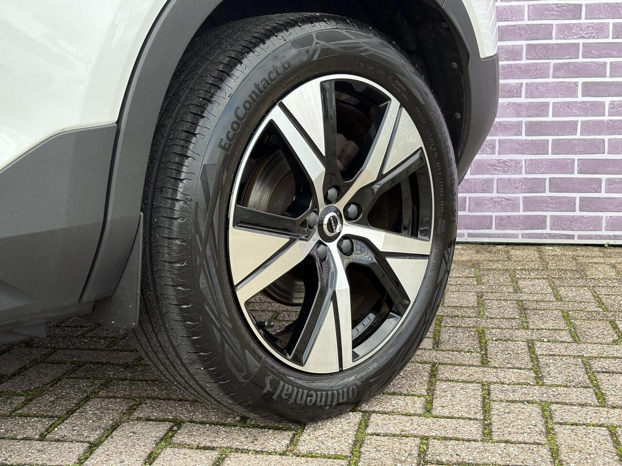 Volvo XC40 1.5 T5 Recharge R-Design | Trekhaak | Panorama schuifdak | Stuur + Stoel verwarming | Adaptieve Cruise | Power seats | Standkachel | Volvo on Call |