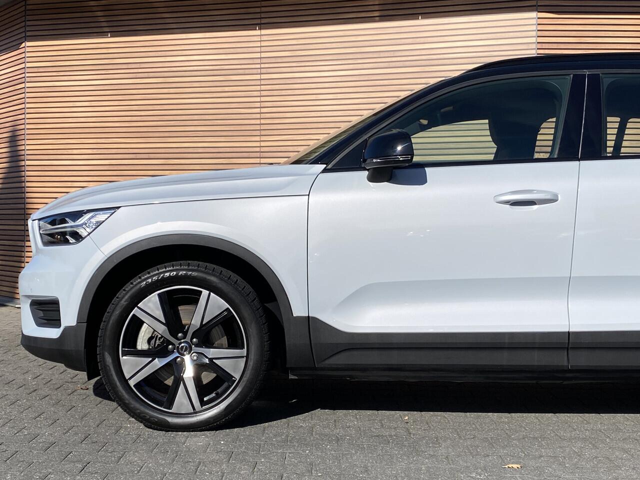 Volvo XC40 Recharge P8 AWD R-Design Camera / Stoel/stuur verwarming / Navigatie