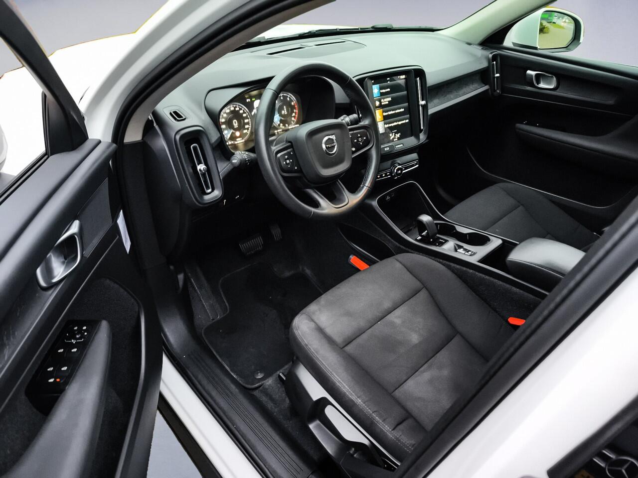 Volvo XC40 1.5 T2 Momentum Core 1e-Eig. & Dealer-Onderh. BOVAG-Garantie. NL-Auto.