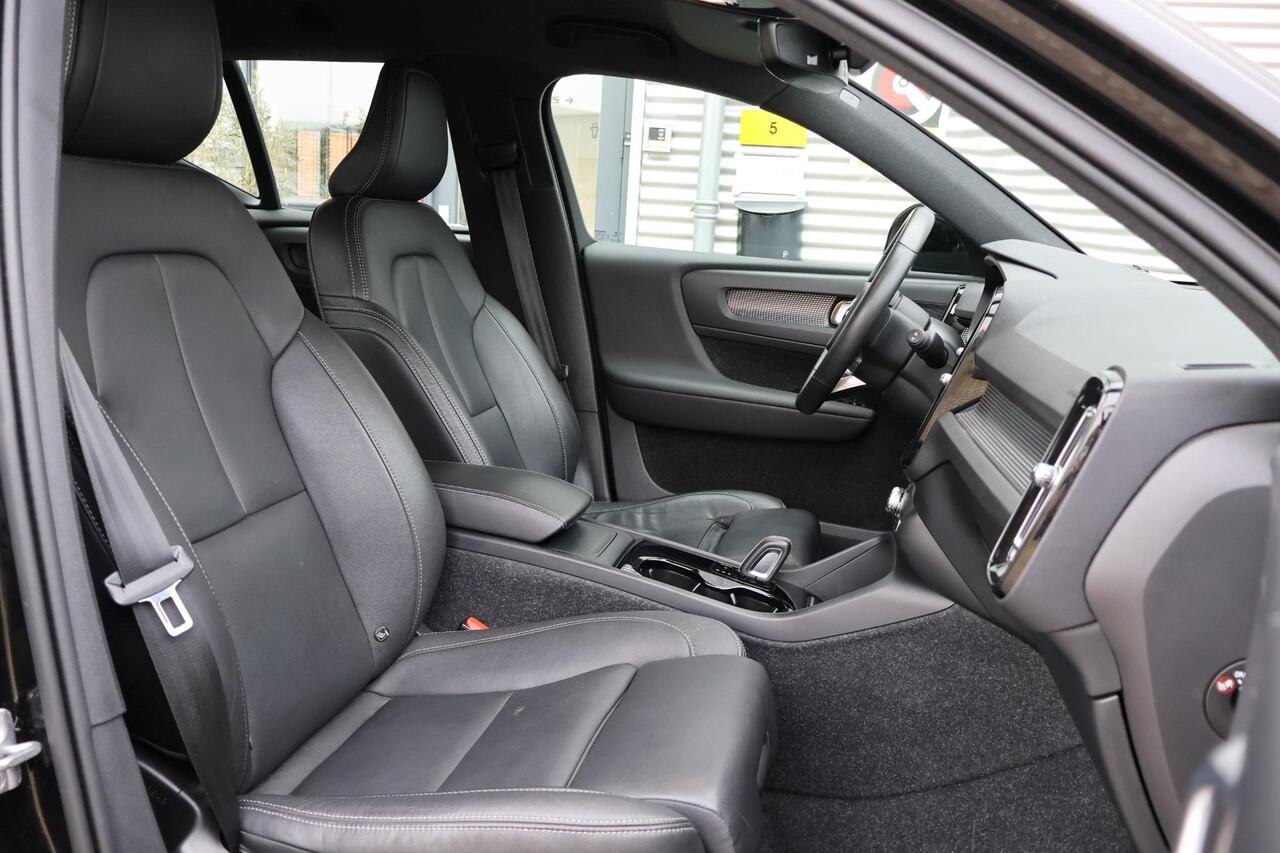 Volvo XC40 Recharge P8 AWD R-Design 1e Eigenaar | Volledig Onderh | BTW | NL-Auto | Trekhaak | Elek Stoel+memory | Elek Klep | Camera | Leder | 1 Kabel | Winterpack | Ad Cruise | Climate | Navi |