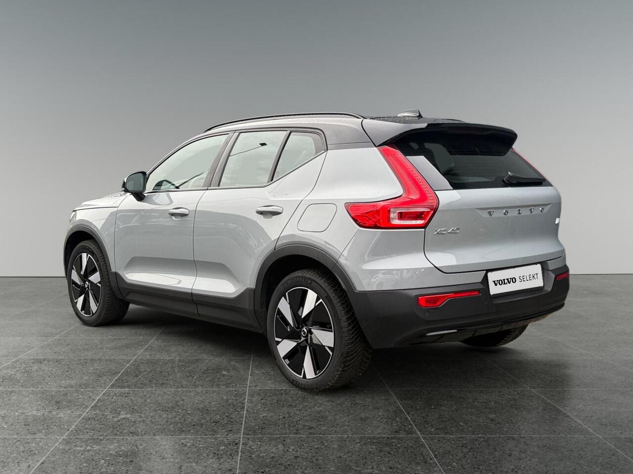 Volvo XC40 Single Motor Extended Range Plus 82 kWh | Trekhaak | Stoelverwarming | Adaptieve Cruise Control |