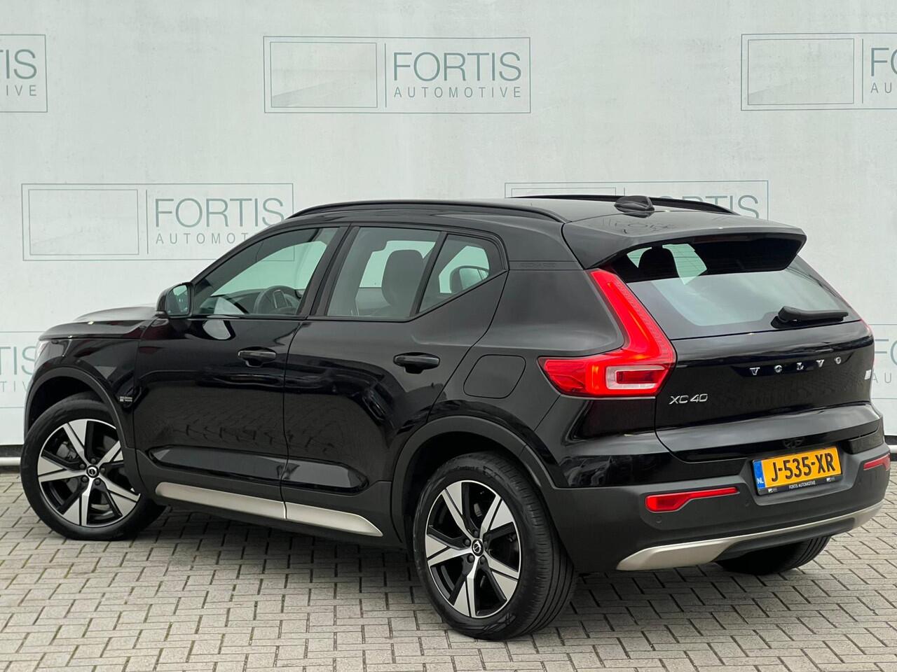 Volvo XC40 Recharge P8 AWD R-Design NL AUTO | LEDER | CAMERA | HARMAN KARDON | STUURWIEL VERW