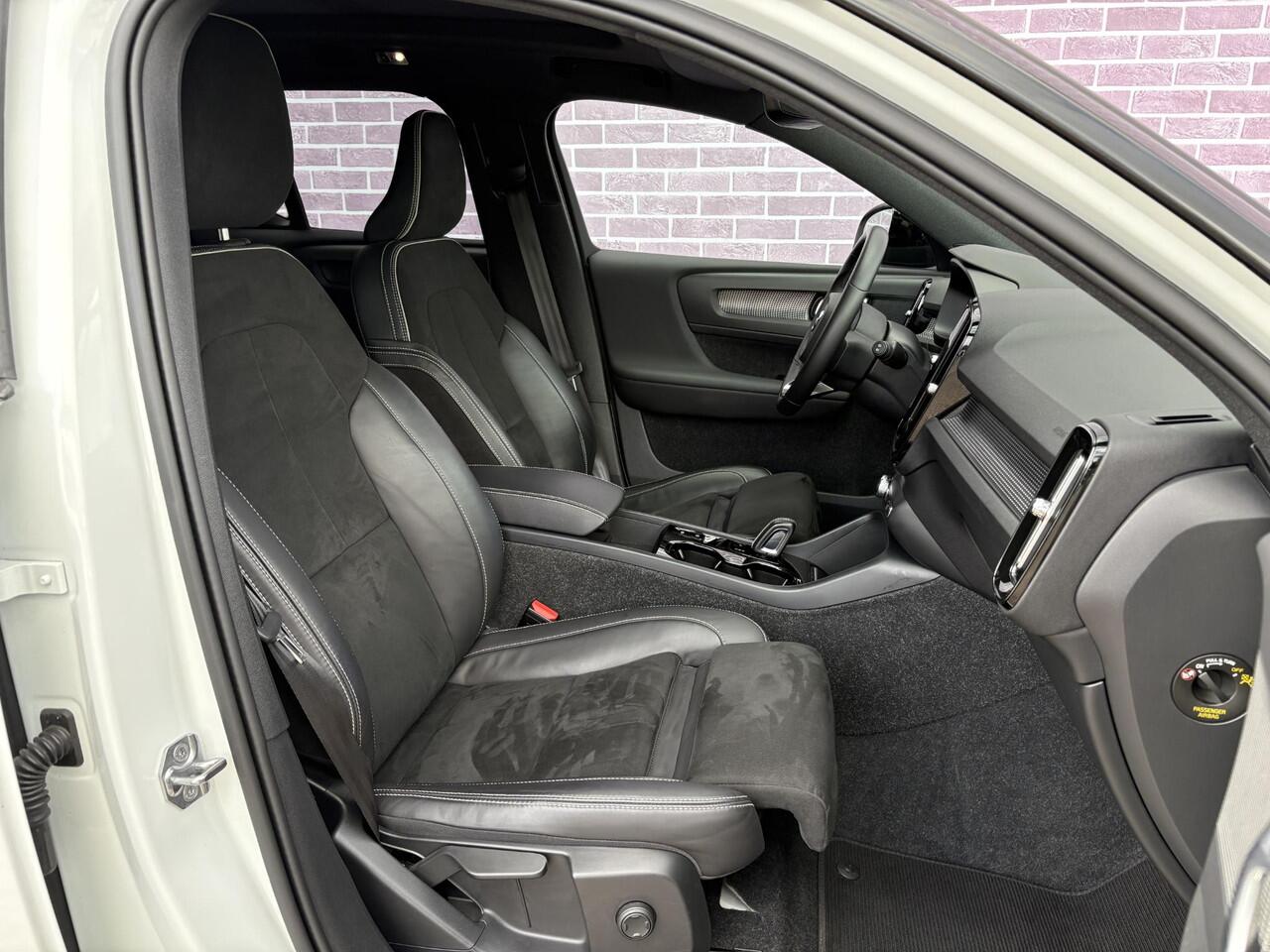 Volvo XC40 1.5 T5 Recharge R-Design | Trekhaak | Panorama schuifdak | Stuur + Stoel verwarming | Adaptieve Cruise | Power seats | Standkachel | Volvo on Call |