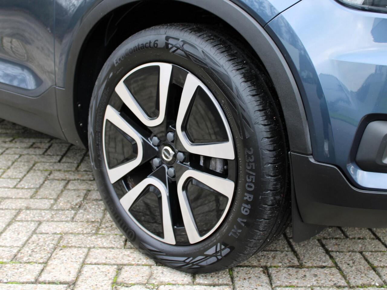 Volvo XC40 1.5 T3 Business Pro Automaat / 19" velgen / Trekhaak / DAB / BLISS