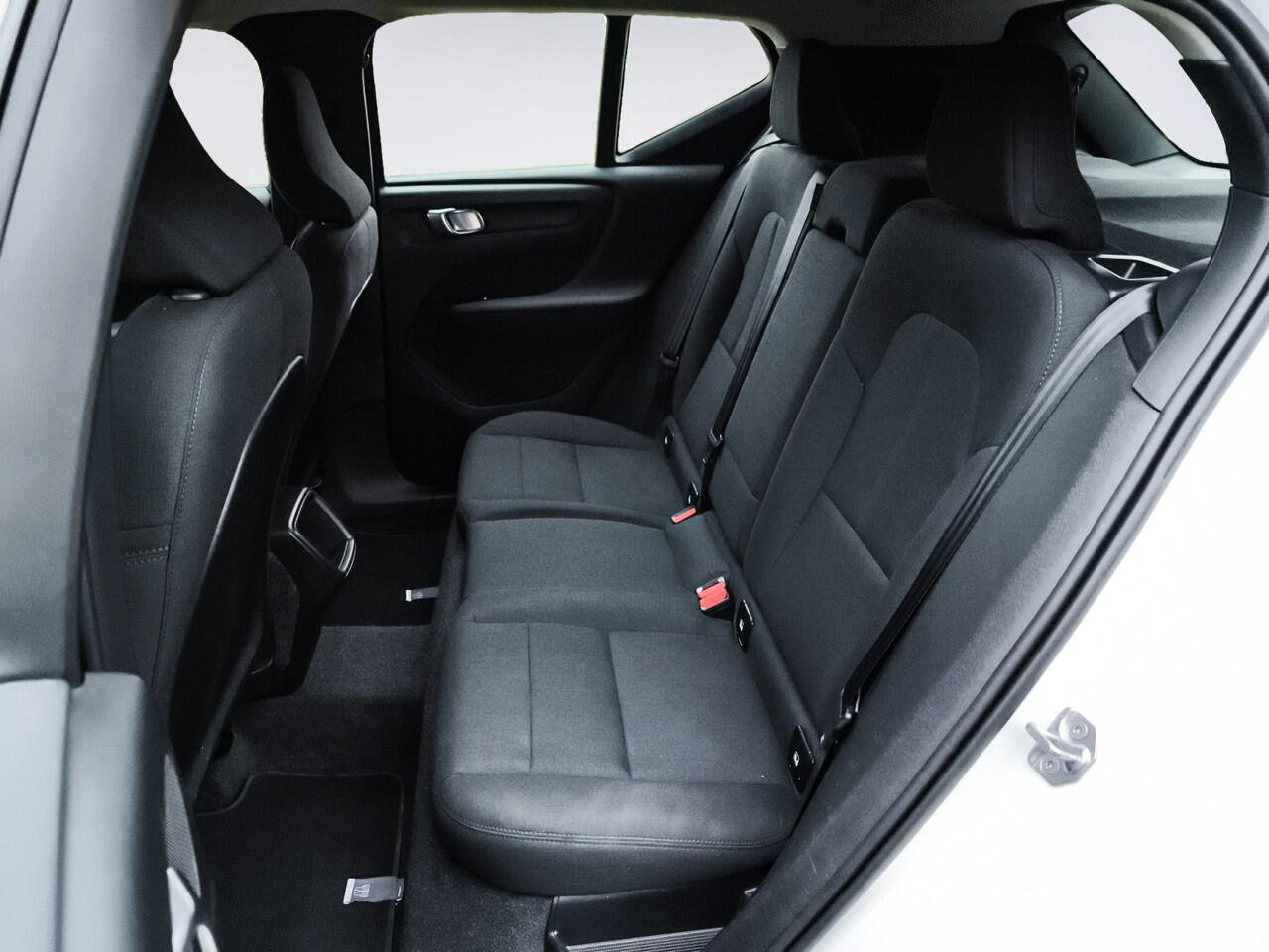 Volvo XC40 1.5 T2 Momentum Core 1e-Eig. & Dealer-Onderh. BOVAG-Garantie. NL-Auto.