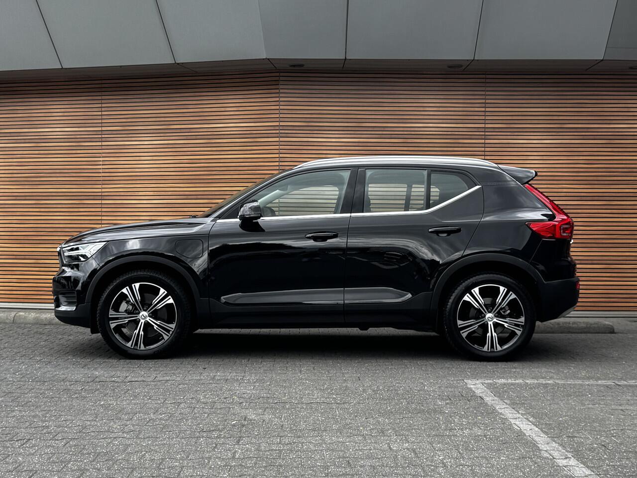 Volvo XC40 1.5 T4 Recharge Inscription PDC v+a / Camera / Navigatie / Carplay / 19 'lm velg