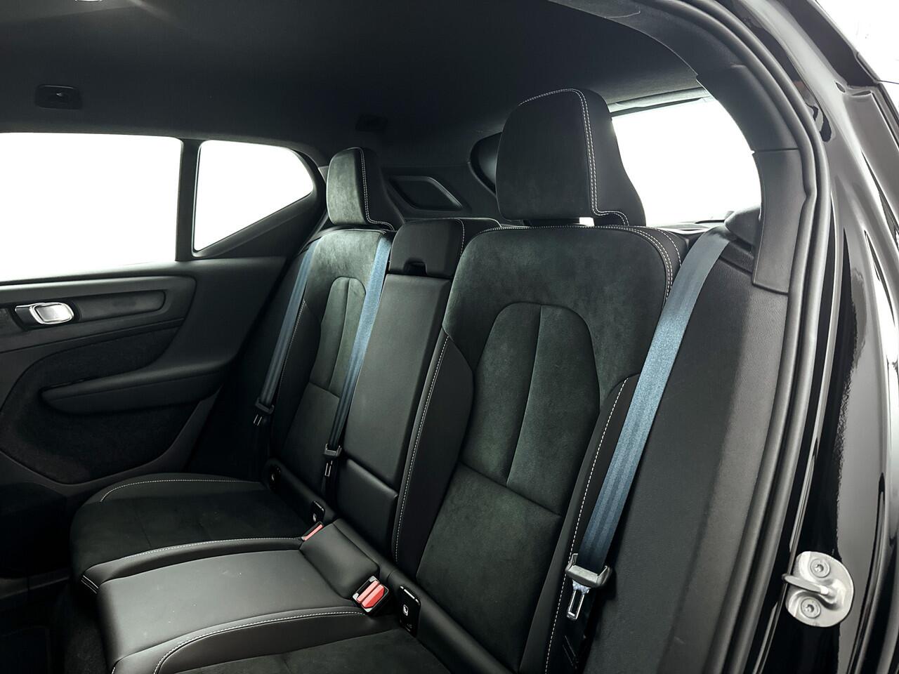 Volvo XC40 Single Motor Extended Range Plus 82 kWh | Stoel- en stuurverwarming | Parkeercamera