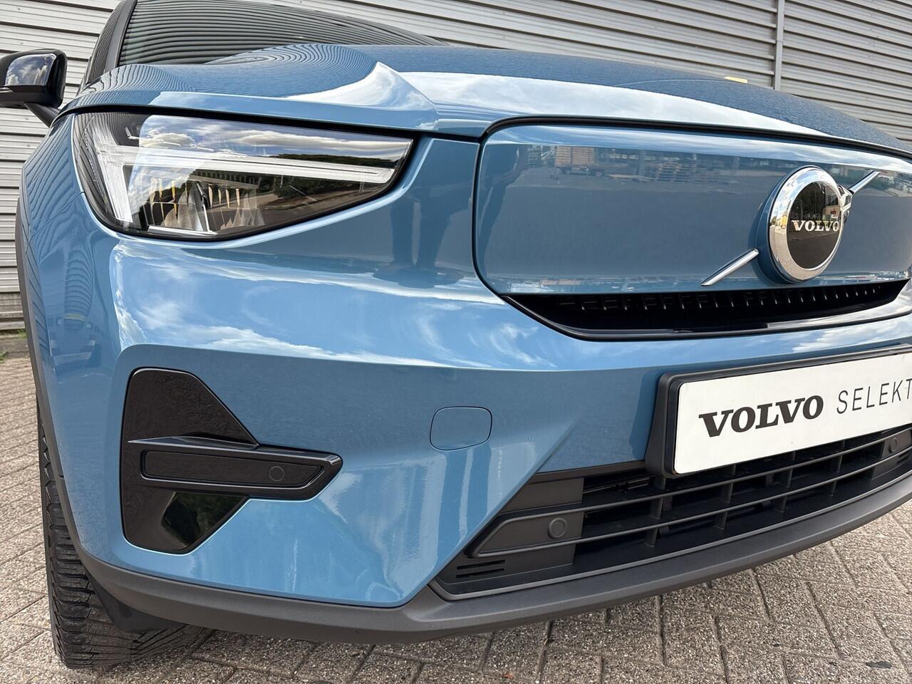 Volvo XC40 Extended Range Plus 82 kWh / Trekhaak / Achteruitrijcamera / Dodehoekdetectie / Stoelverwarming /