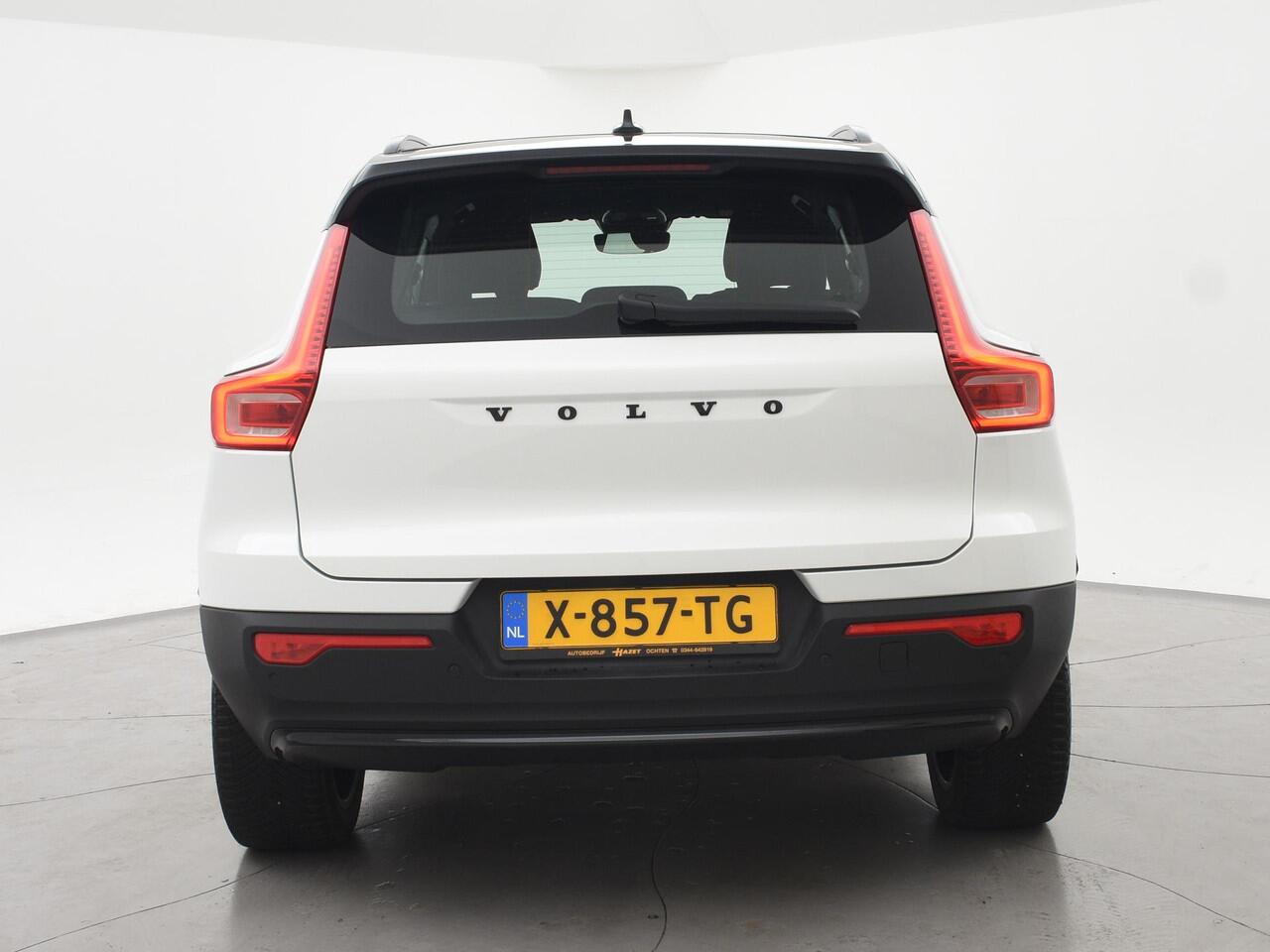 Volvo XC40 238 PK SINGLE MOTOR PLUS 69 kWh + ELEK. TREKHAAK | ACC | 19 INCH | CAMERA