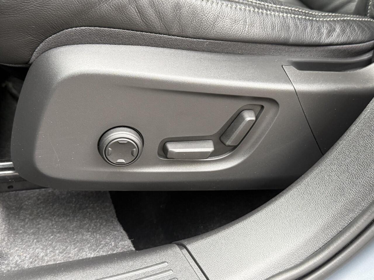 Volvo XC40 1.5 T4 Plug-in hybrid Plus Dark , Automaat , Adaptive Cruise , Pilot Assist , Leder , Stoel+Stuur+Achterbank Verwarmd , Harman/Kardon , Camera , Elek. verstelbare stoel met geheugen , Carplay , Navi , Bluetooth ,