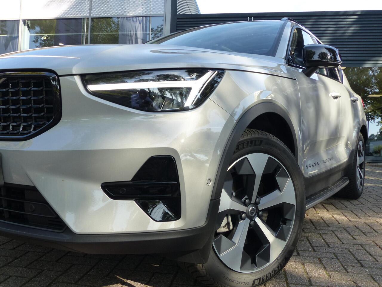 Volvo XC40 B4 Plus Dark |Trekhaak |Leder | Schuifdak| Running Boards|